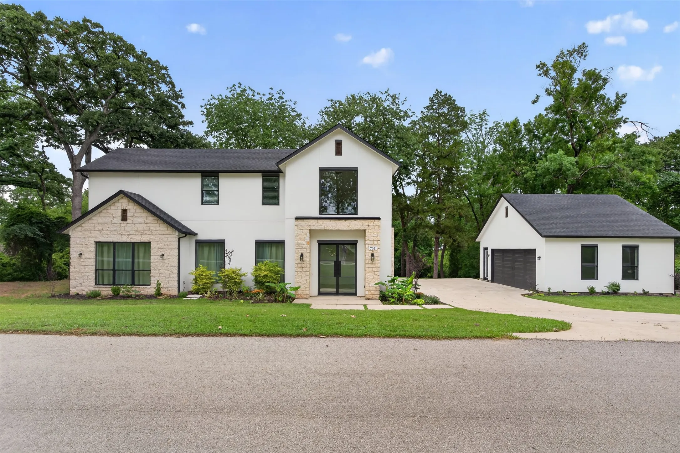 Single Family Residence For Sale in Henderson County , 705 Heather Woods Drive, Tool, Texas 75143, 4 Bedrooms, 4 Bathrooms, 2 Garage spaces, 3,250 Sqft, built in 2023, Price $750,000, mls#21298718, Real Estate Agent in Tool, Homes For Sale in Henderson county, Homes For Sale in Tool, Realtor in Tool Texas, Real Estate Brokerage Independent Realty Texas, Luminita Cordes Realtor