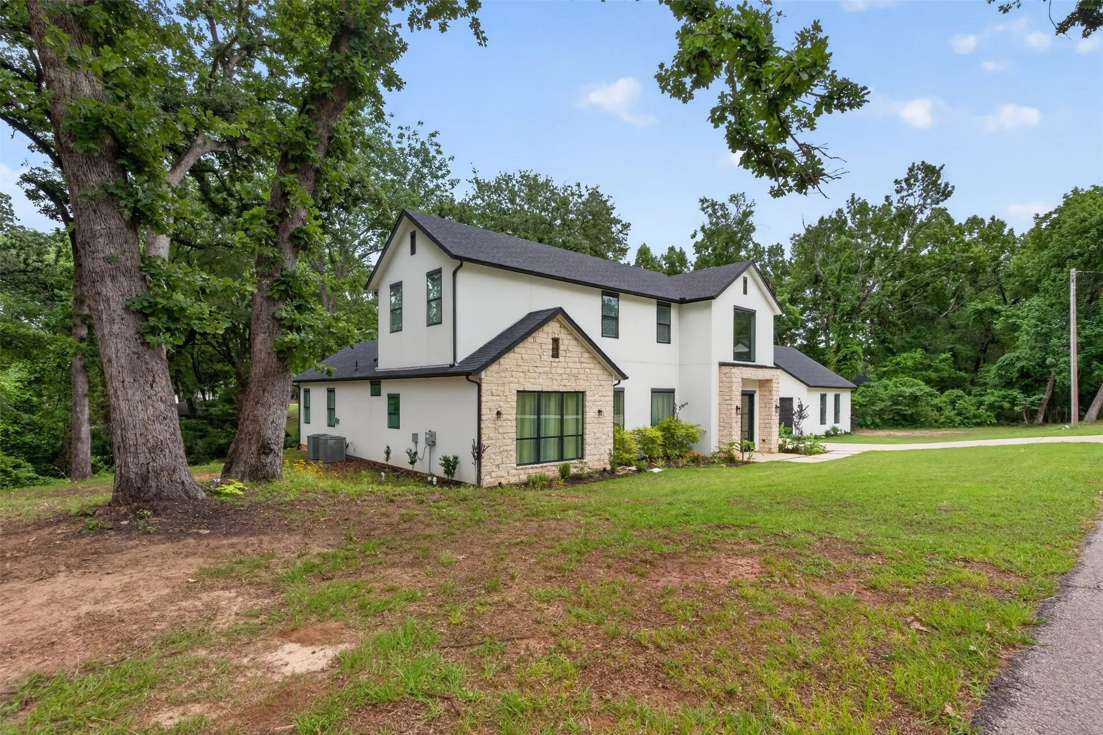 Single Family Residence For Sale in Henderson County , 705 Heather Woods Drive, Tool, Texas 75143, 4 Bedrooms, 4 Bathrooms, 2 Garage spaces, 3,250 Sqft, built in 2023, Price $750,000, mls#21298718, Real Estate Agent in Tool, Homes For Sale in Henderson county, Homes For Sale in Tool, Realtor in Tool Texas, Real Estate Brokerage Independent Realty Texas, Luminita Cordes Realtor