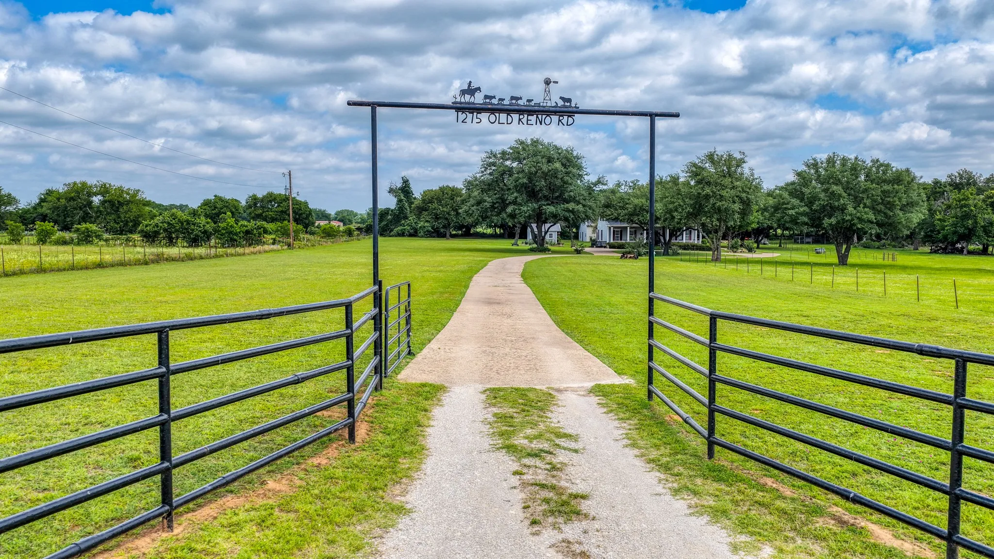 Single Family Residence For Sale in Parker County , 1275 Old Reno Road, Reno, Texas 76082, 4 Bedroom, 5 Bathroom, 4 Garage spaces, 2,917 Sqft, built in 1996, mls#21294711, Real Estate Agent in Reno, Homes For Sale in Parker county, Homes For Sale in Reno, Realtor in Reno Texas, Real Estate Brokerage Independent Realty Texas, Luminita Cordes Realtor