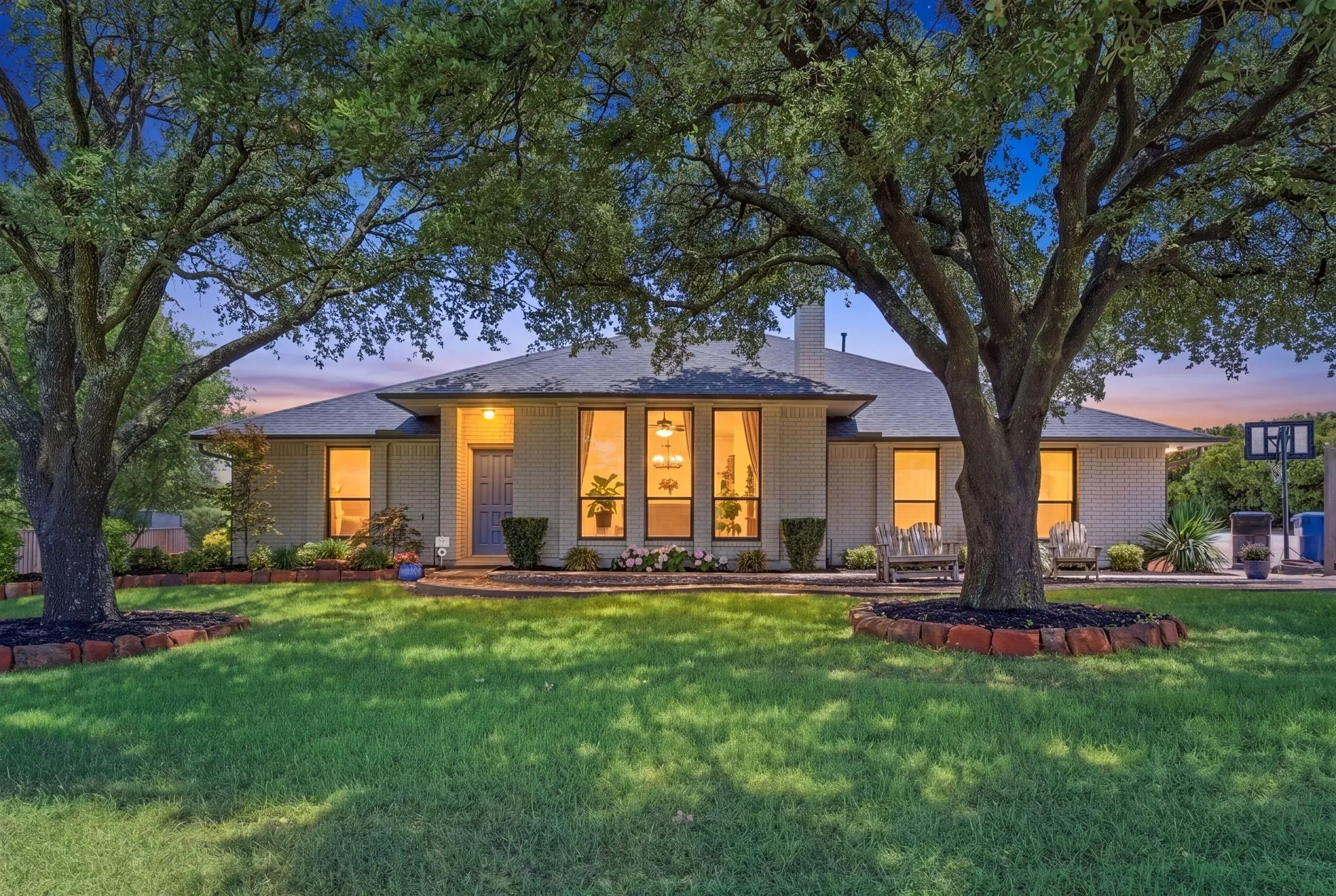 one story on 1 acre with 2000 sq ft indoor pool house