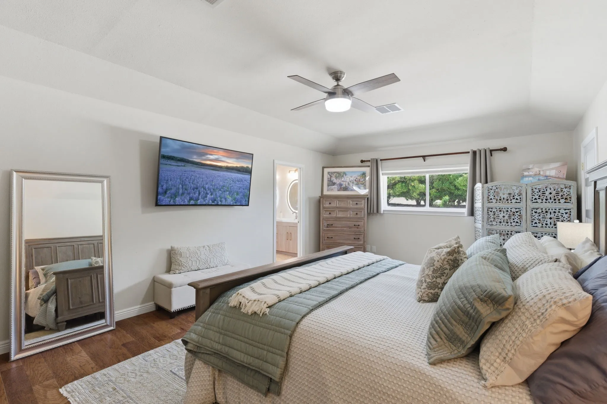 tranquil primary with 2 wealk in closets