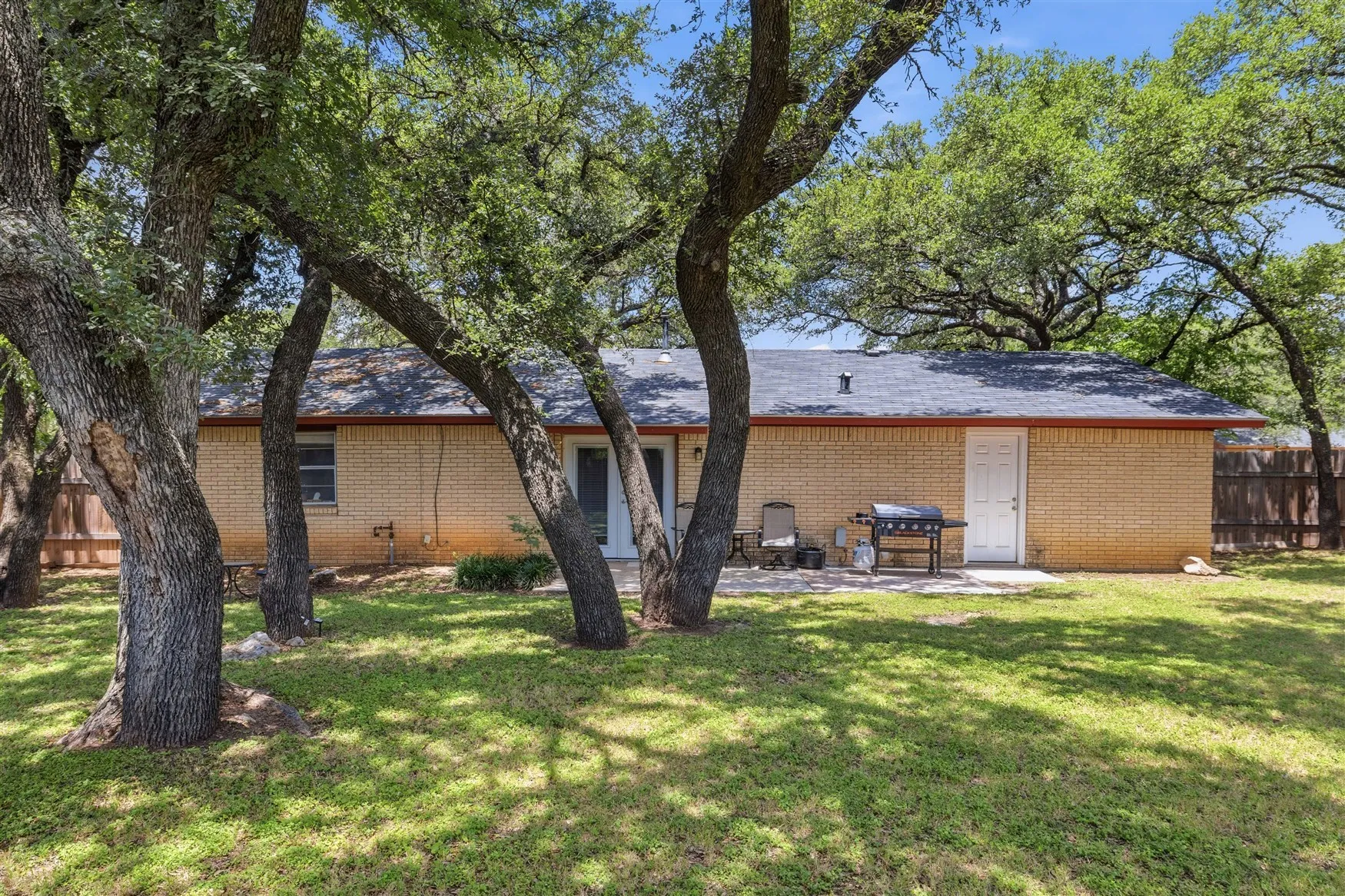Single Family Residence For Sale in Brown County , 1604 Oakland Terrace, Brownwood, Texas 76801, 3 Bedroom, 2 Bathroom, 2 Garage spaces, 1,132 Sqft, built in 1969, Price $207,500, mls#21299007, Real Estate Agent in Brownwood, Homes For Sale in Brown county, Homes For Sale in Brownwood, Realtor in Brownwood Texas, Real Estate Brokerage Independent Realty Texas, Luminita Cordes Realtor