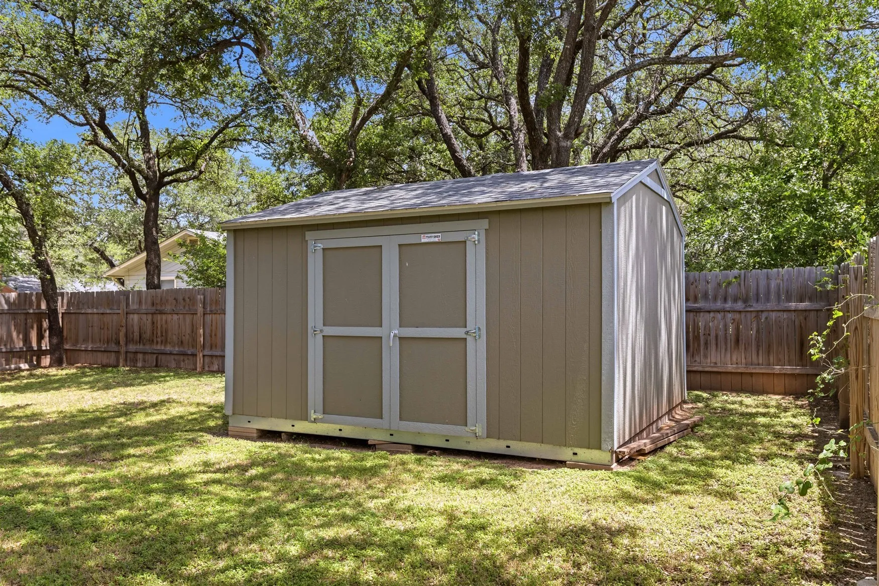 Single Family Residence For Sale in Brown County , 1604 Oakland Terrace, Brownwood, Texas 76801, 3 Bedroom, 2 Bathroom, 2 Garage spaces, 1,132 Sqft, built in 1969, Price $207,500, mls#21299007, Real Estate Agent in Brownwood, Homes For Sale in Brown county, Homes For Sale in Brownwood, Realtor in Brownwood Texas, Real Estate Brokerage Independent Realty Texas, Luminita Cordes Realtor