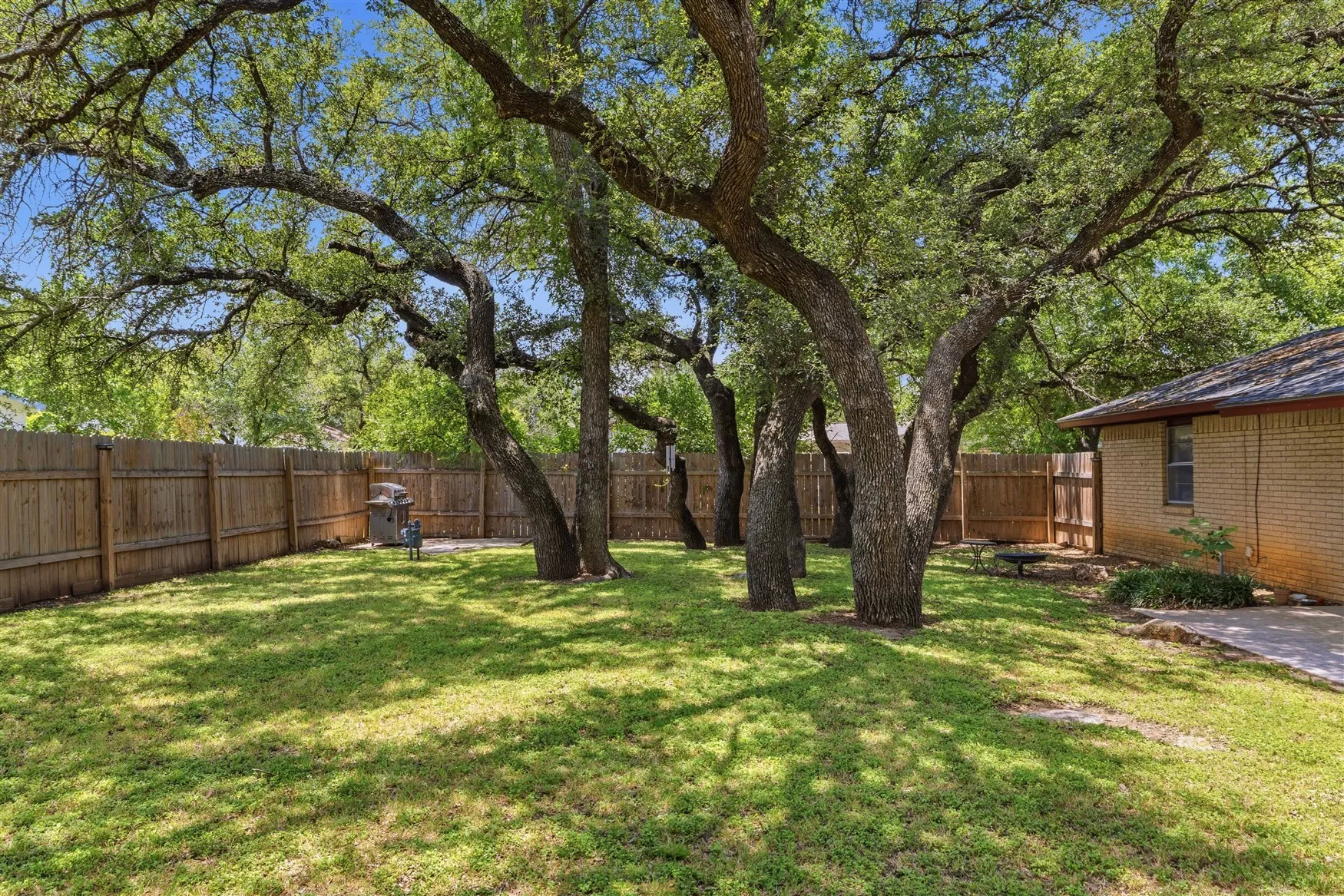 Single Family Residence For Sale in Brown County , 1604 Oakland Terrace, Brownwood, Texas 76801, 3 Bedroom, 2 Bathroom, 2 Garage spaces, 1,132 Sqft, built in 1969, Price $207,500, mls#21299007, Real Estate Agent in Brownwood, Homes For Sale in Brown county, Homes For Sale in Brownwood, Realtor in Brownwood Texas, Real Estate Brokerage Independent Realty Texas, Luminita Cordes Realtor
