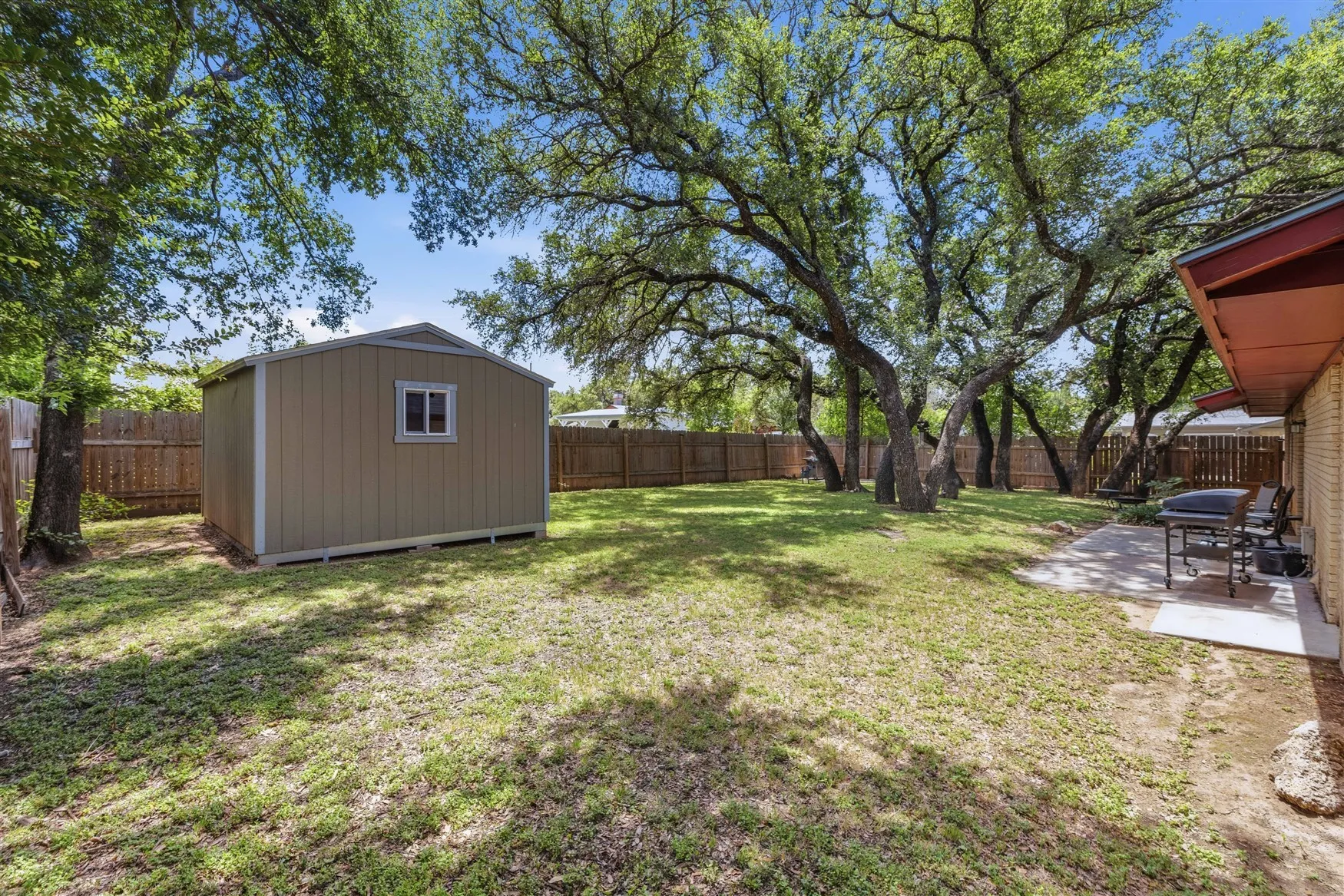 Single Family Residence For Sale in Brown County , 1604 Oakland Terrace, Brownwood, Texas 76801, 3 Bedroom, 2 Bathroom, 2 Garage spaces, 1,132 Sqft, built in 1969, Price $207,500, mls#21299007, Real Estate Agent in Brownwood, Homes For Sale in Brown county, Homes For Sale in Brownwood, Realtor in Brownwood Texas, Real Estate Brokerage Independent Realty Texas, Luminita Cordes Realtor