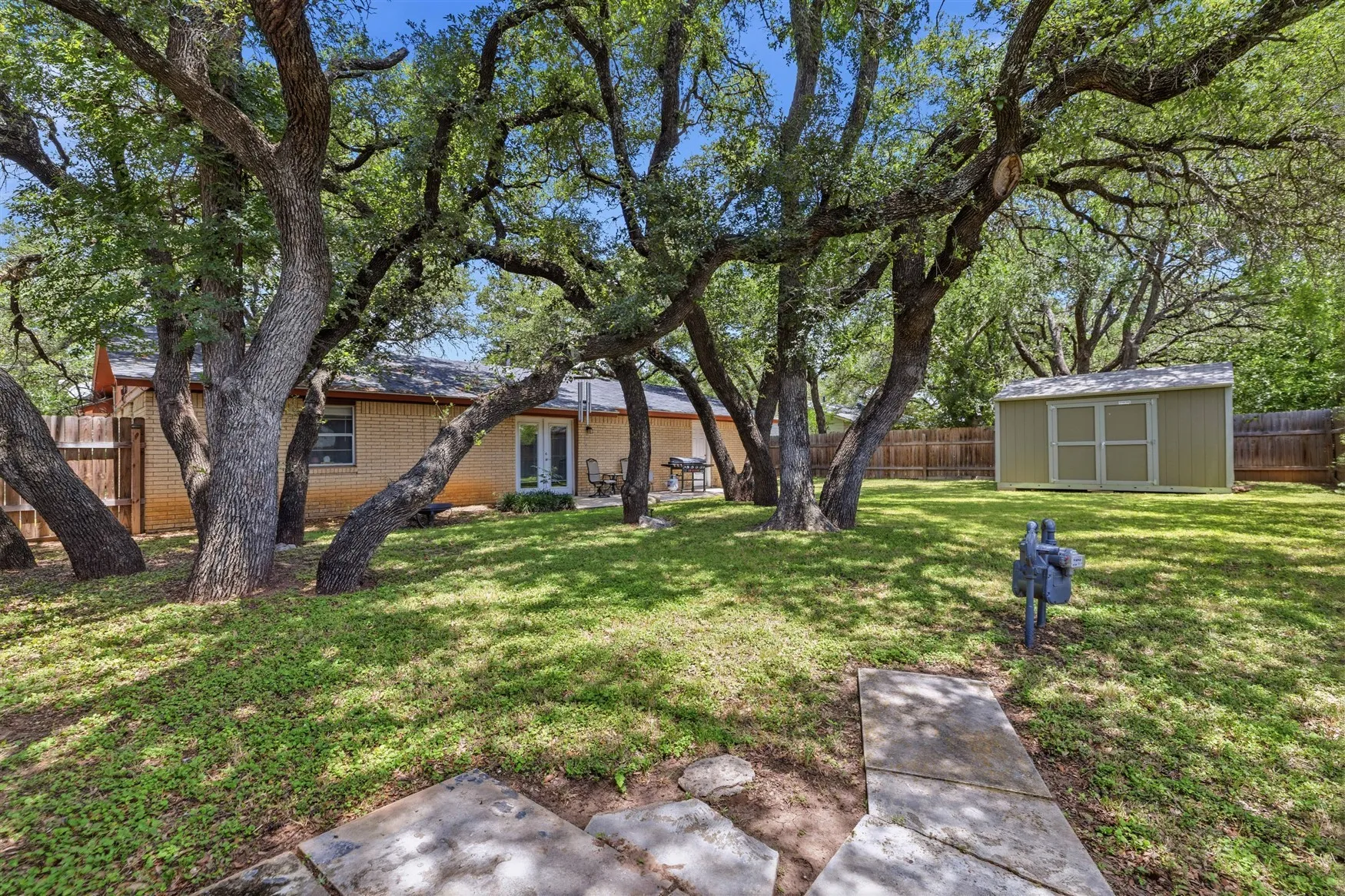 Single Family Residence For Sale in Brown County , 1604 Oakland Terrace, Brownwood, Texas 76801, 3 Bedroom, 2 Bathroom, 2 Garage spaces, 1,132 Sqft, built in 1969, Price $207,500, mls#21299007, Real Estate Agent in Brownwood, Homes For Sale in Brown county, Homes For Sale in Brownwood, Realtor in Brownwood Texas, Real Estate Brokerage Independent Realty Texas, Luminita Cordes Realtor