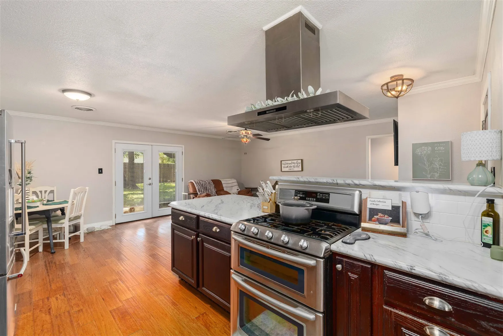 Single Family Residence For Sale in Brown County , 1604 Oakland Terrace, Brownwood, Texas 76801, 3 Bedroom, 2 Bathroom, 2 Garage spaces, 1,132 Sqft, built in 1969, Price $207,500, mls#21299007, Real Estate Agent in Brownwood, Homes For Sale in Brown county, Homes For Sale in Brownwood, Realtor in Brownwood Texas, Real Estate Brokerage Independent Realty Texas, Luminita Cordes Realtor
