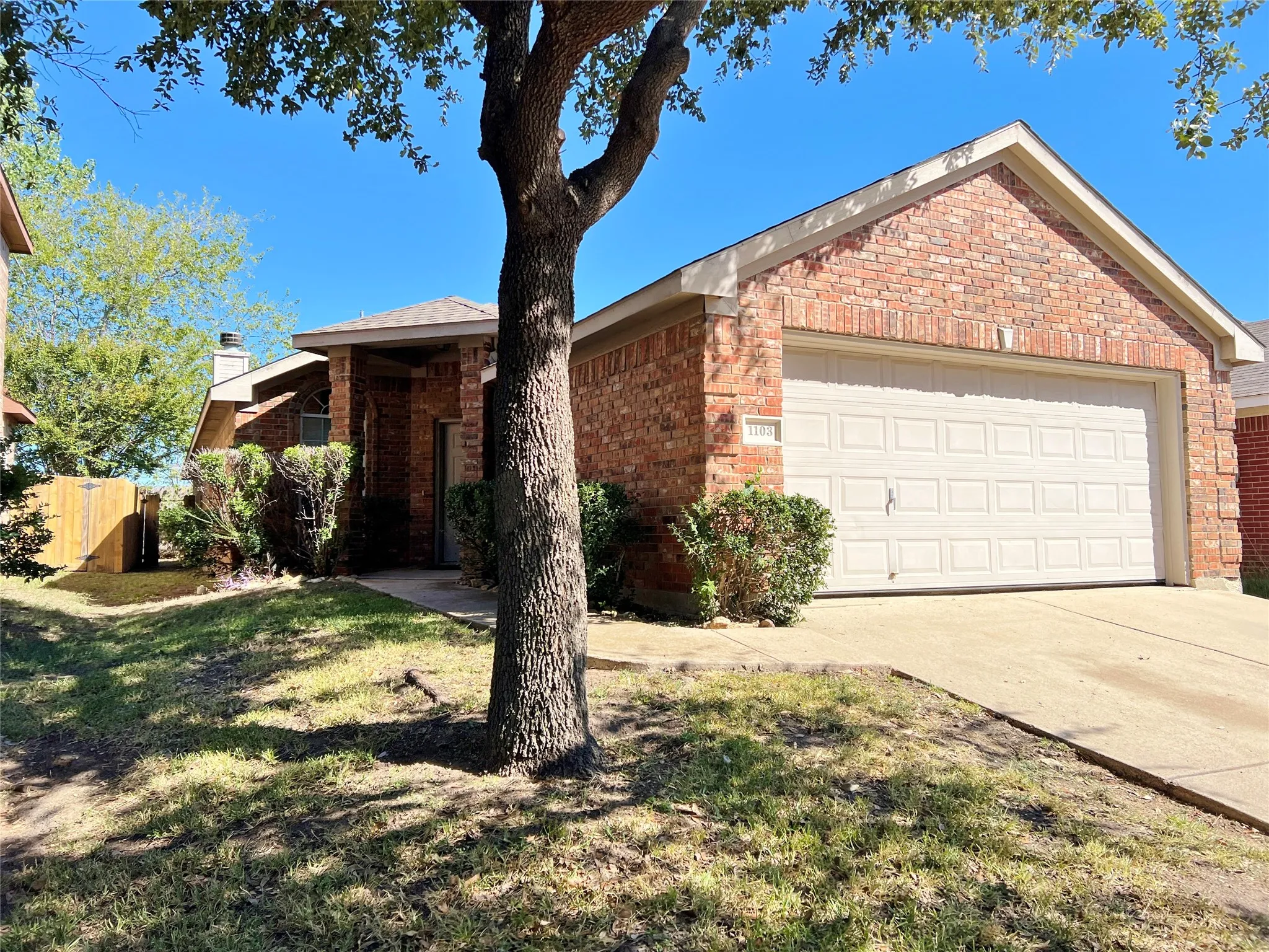 Single Family Residence For Rent in Denton County , 1103 Savage Drive, Denton, Texas 76207, 3 Bedroom, 2 Bathroom, 2 Garage spaces, 1,768 Sqft, built in 2004, mls#21299229, Real Estate Agent in Denton, Homes For Rent in Denton county, Homes For Rent in Denton, Realtor in Denton Texas, Real Estate Brokerage Independent Realty Texas, Luminita Cordes Realtor