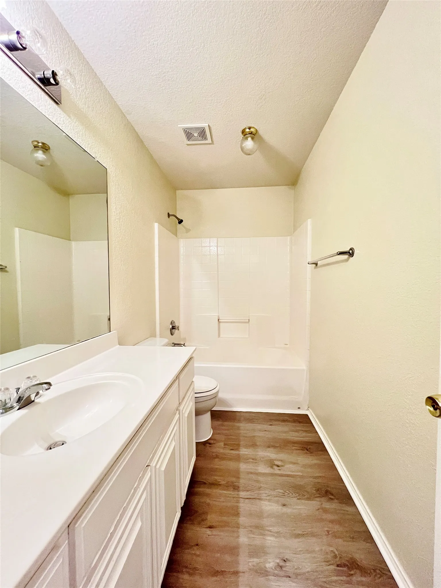 Single Family Residence For Rent in Denton County , 1103 Savage Drive, Denton, Texas 76207, 3 Bedroom, 2 Bathroom, 2 Garage spaces, 1,768 Sqft, built in 2004, mls#21299229, Real Estate Agent in Denton, Homes For Rent in Denton county, Homes For Rent in Denton, Realtor in Denton Texas, Real Estate Brokerage Independent Realty Texas, Luminita Cordes Realtor