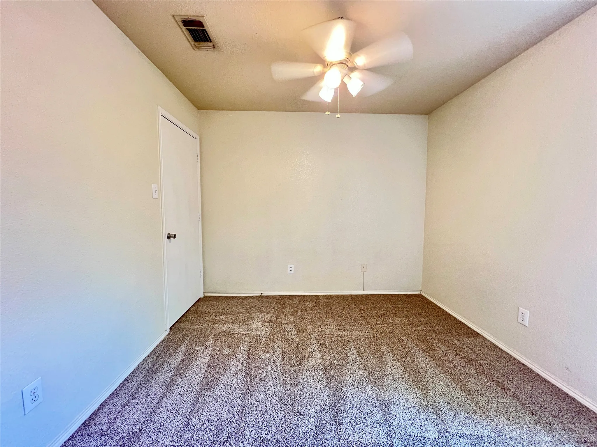 Single Family Residence For Rent in Denton County , 1103 Savage Drive, Denton, Texas 76207, 3 Bedroom, 2 Bathroom, 2 Garage spaces, 1,768 Sqft, built in 2004, mls#21299229, Real Estate Agent in Denton, Homes For Rent in Denton county, Homes For Rent in Denton, Realtor in Denton Texas, Real Estate Brokerage Independent Realty Texas, Luminita Cordes Realtor