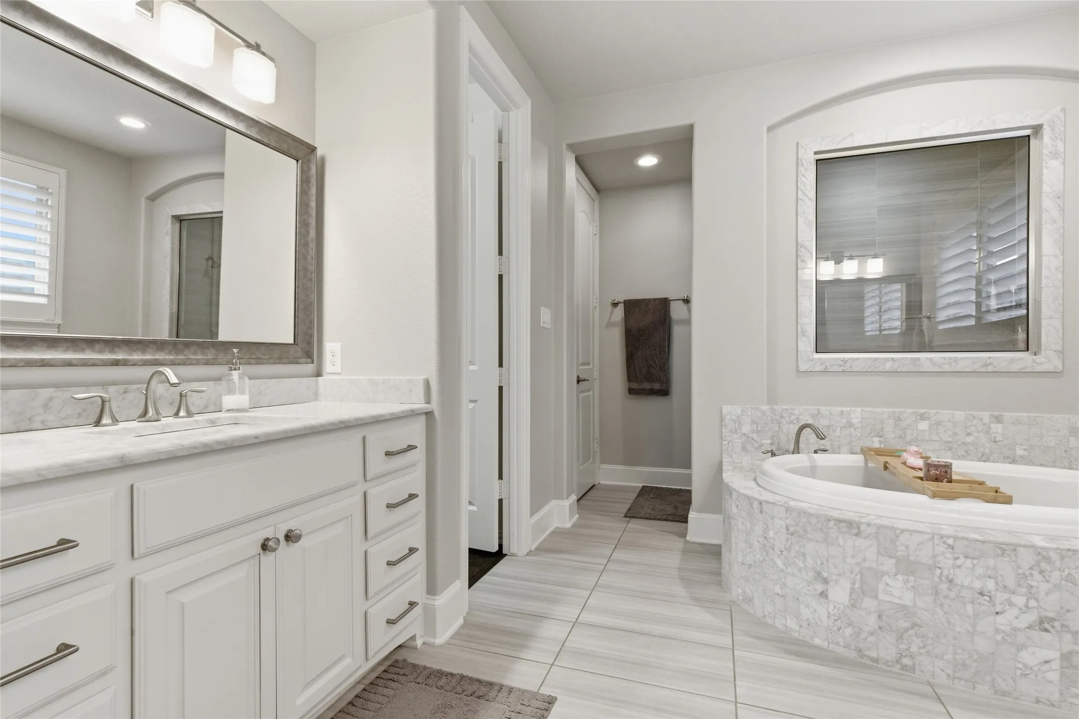 Single Family Residence For Sale in Dallas County , 645 Clearwater Drive, Irving, Texas 75039, 4 Bedroom, 6 Bathroom, 2 Garage spaces, 3,688 Sqft, built in 2015, mls#21296580, Real Estate Agent in Irving, Homes For Sale in Dallas county, Homes For Sale in Irving, Realtor in Irving Texas, Real Estate Brokerage Independent Realty Texas, Luminita Cordes Realtor