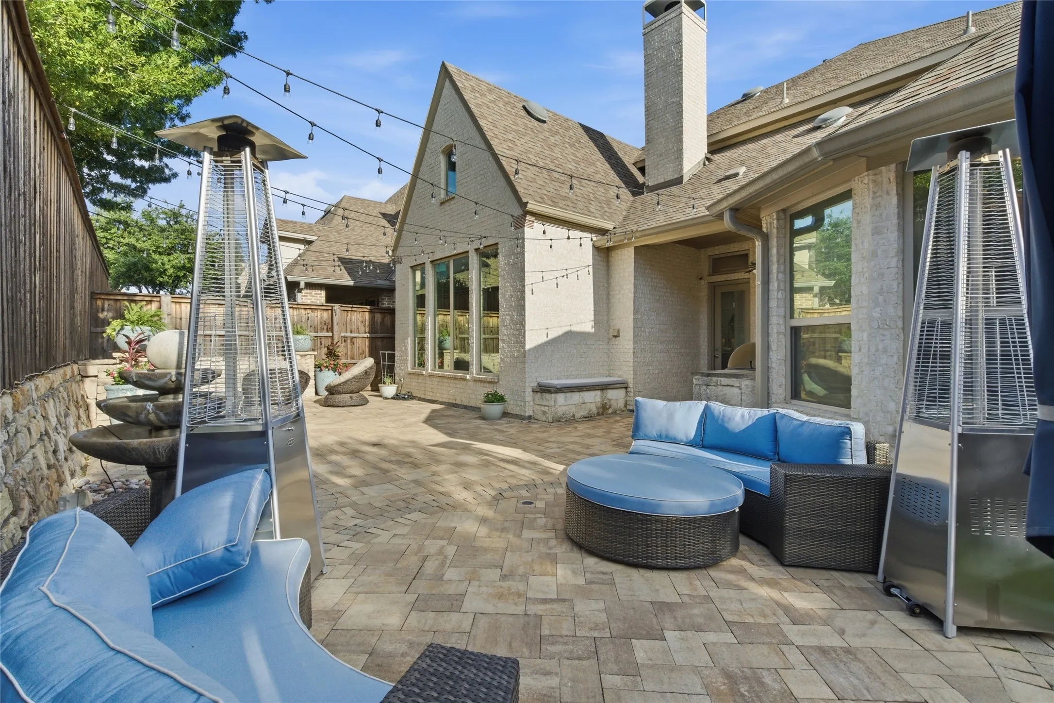 Single Family Residence For Sale in Dallas County , 645 Clearwater Drive, Irving, Texas 75039, 4 Bedroom, 6 Bathroom, 2 Garage spaces, 3,688 Sqft, built in 2015, mls#21296580, Real Estate Agent in Irving, Homes For Sale in Dallas county, Homes For Sale in Irving, Realtor in Irving Texas, Real Estate Brokerage Independent Realty Texas, Luminita Cordes Realtor