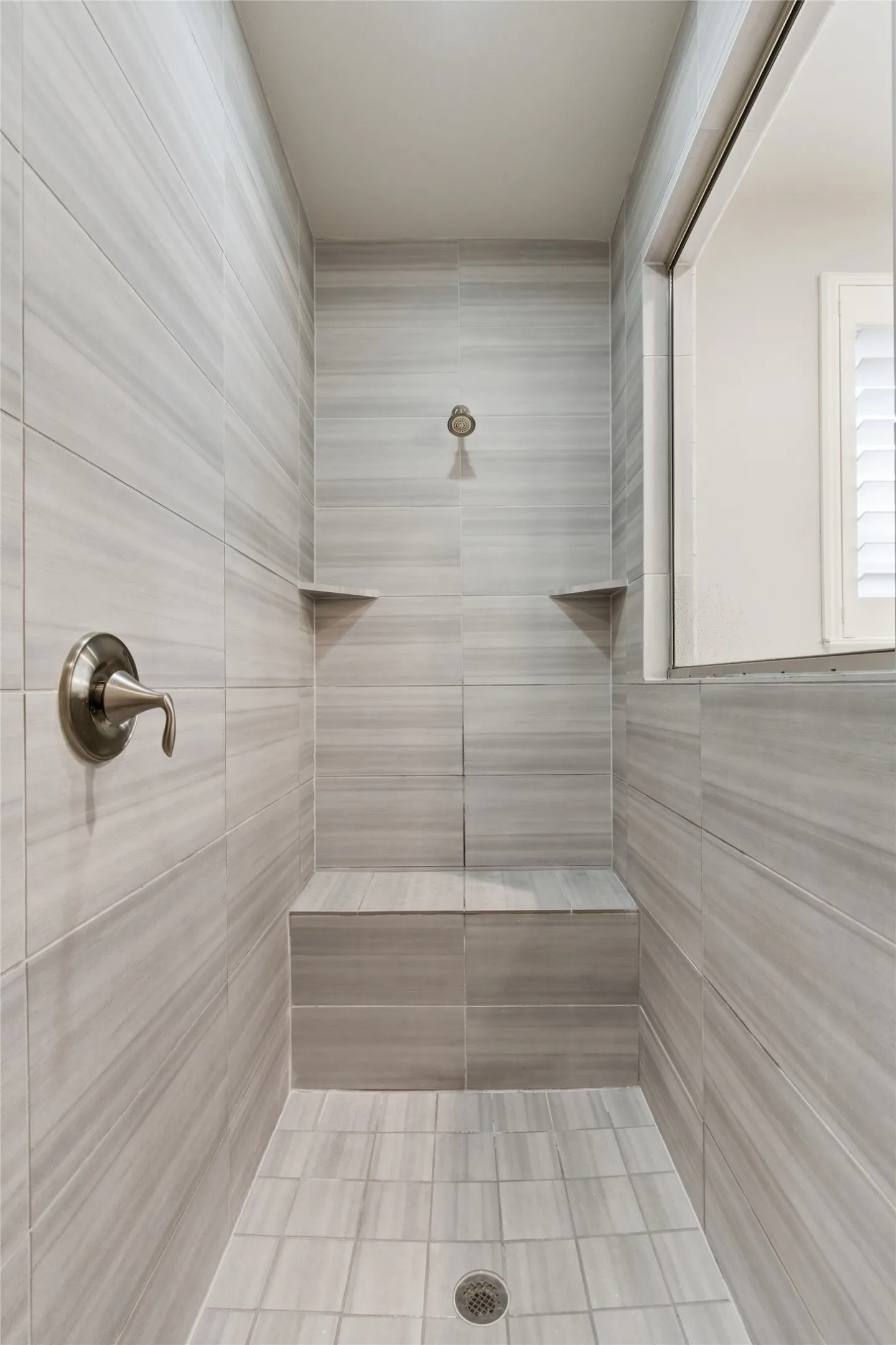 Single Family Residence For Sale in Dallas County , 645 Clearwater Drive, Irving, Texas 75039, 4 Bedroom, 6 Bathroom, 2 Garage spaces, 3,688 Sqft, built in 2015, mls#21296580, Real Estate Agent in Irving, Homes For Sale in Dallas county, Homes For Sale in Irving, Realtor in Irving Texas, Real Estate Brokerage Independent Realty Texas, Luminita Cordes Realtor