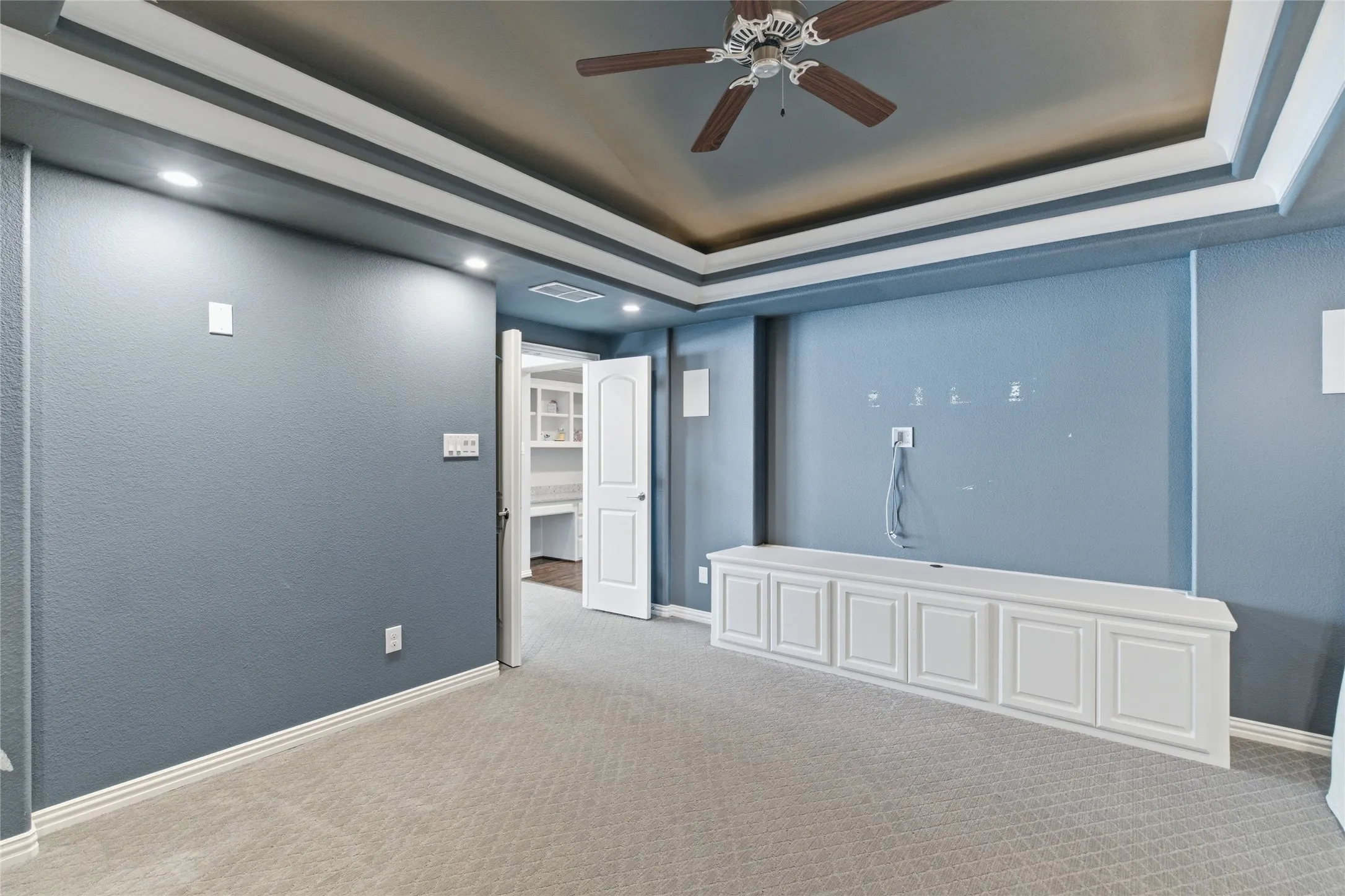 Single Family Residence For Sale in Dallas County , 645 Clearwater Drive, Irving, Texas 75039, 4 Bedroom, 6 Bathroom, 2 Garage spaces, 3,688 Sqft, built in 2015, mls#21296580, Real Estate Agent in Irving, Homes For Sale in Dallas county, Homes For Sale in Irving, Realtor in Irving Texas, Real Estate Brokerage Independent Realty Texas, Luminita Cordes Realtor
