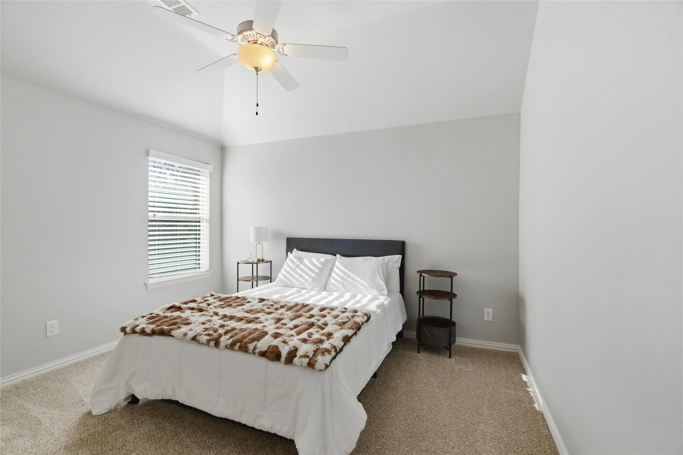 Single Family Residence For Sale in Dallas County , 645 Clearwater Drive, Irving, Texas 75039, 4 Bedroom, 6 Bathroom, 2 Garage spaces, 3,688 Sqft, built in 2015, mls#21296580, Real Estate Agent in Irving, Homes For Sale in Dallas county, Homes For Sale in Irving, Realtor in Irving Texas, Real Estate Brokerage Independent Realty Texas, Luminita Cordes Realtor