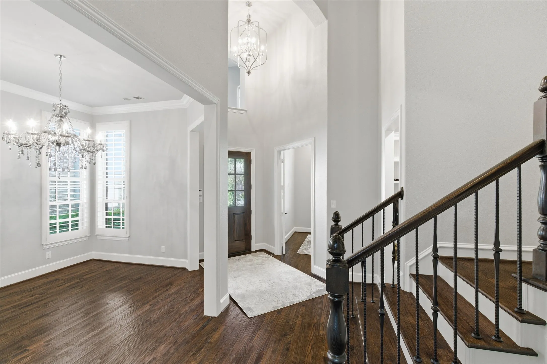 Single Family Residence For Sale in Dallas County , 645 Clearwater Drive, Irving, Texas 75039, 4 Bedroom, 6 Bathroom, 2 Garage spaces, 3,688 Sqft, built in 2015, mls#21296580, Real Estate Agent in Irving, Homes For Sale in Dallas county, Homes For Sale in Irving, Realtor in Irving Texas, Real Estate Brokerage Independent Realty Texas, Luminita Cordes Realtor