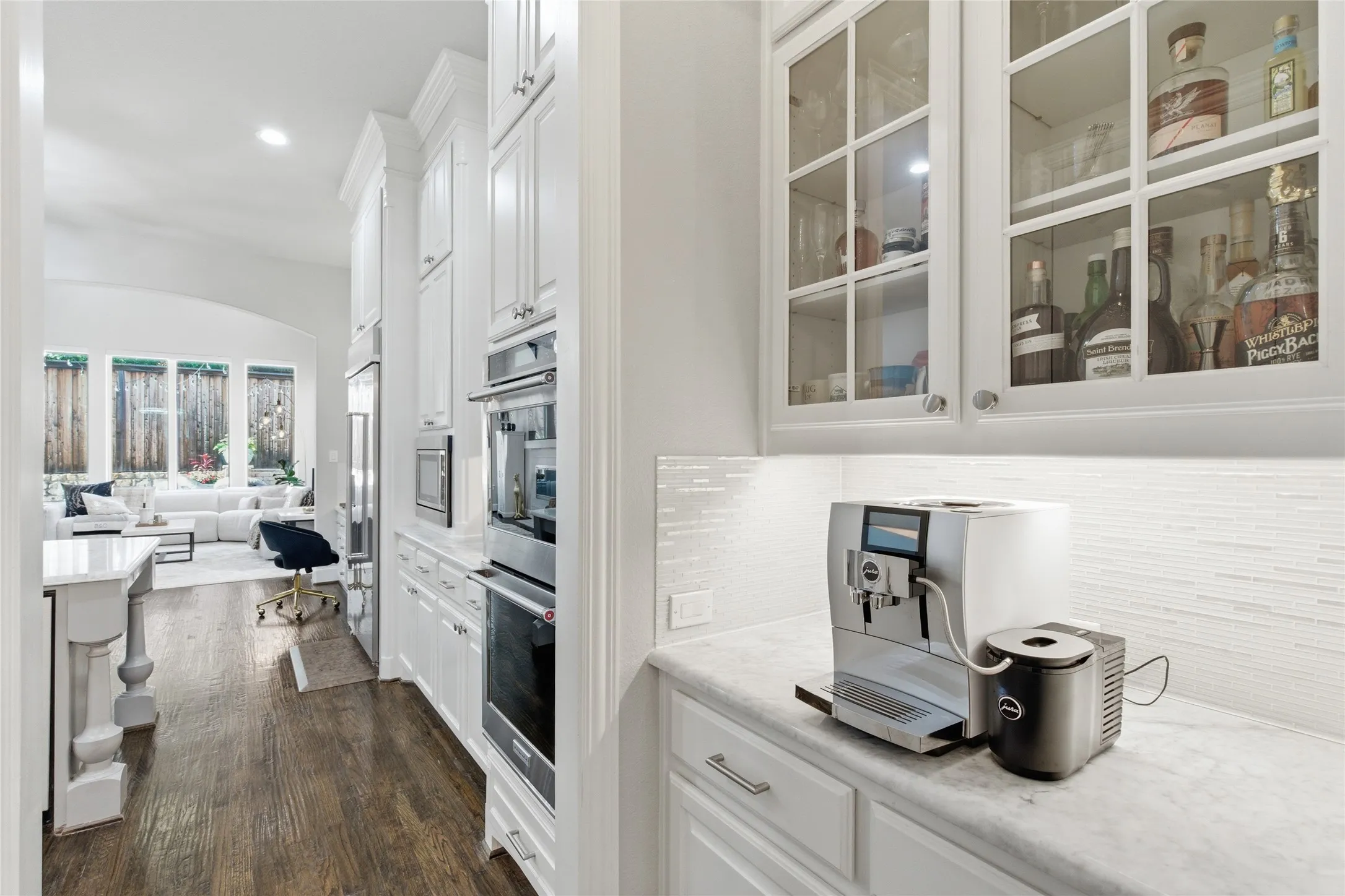 Single Family Residence For Sale in Dallas County , 645 Clearwater Drive, Irving, Texas 75039, 4 Bedroom, 6 Bathroom, 2 Garage spaces, 3,688 Sqft, built in 2015, mls#21296580, Real Estate Agent in Irving, Homes For Sale in Dallas county, Homes For Sale in Irving, Realtor in Irving Texas, Real Estate Brokerage Independent Realty Texas, Luminita Cordes Realtor
