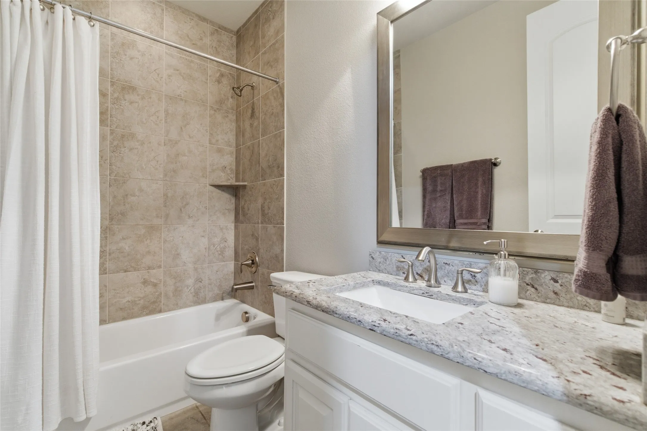 Single Family Residence For Sale in Dallas County , 645 Clearwater Drive, Irving, Texas 75039, 4 Bedroom, 6 Bathroom, 2 Garage spaces, 3,688 Sqft, built in 2015, mls#21296580, Real Estate Agent in Irving, Homes For Sale in Dallas county, Homes For Sale in Irving, Realtor in Irving Texas, Real Estate Brokerage Independent Realty Texas, Luminita Cordes Realtor