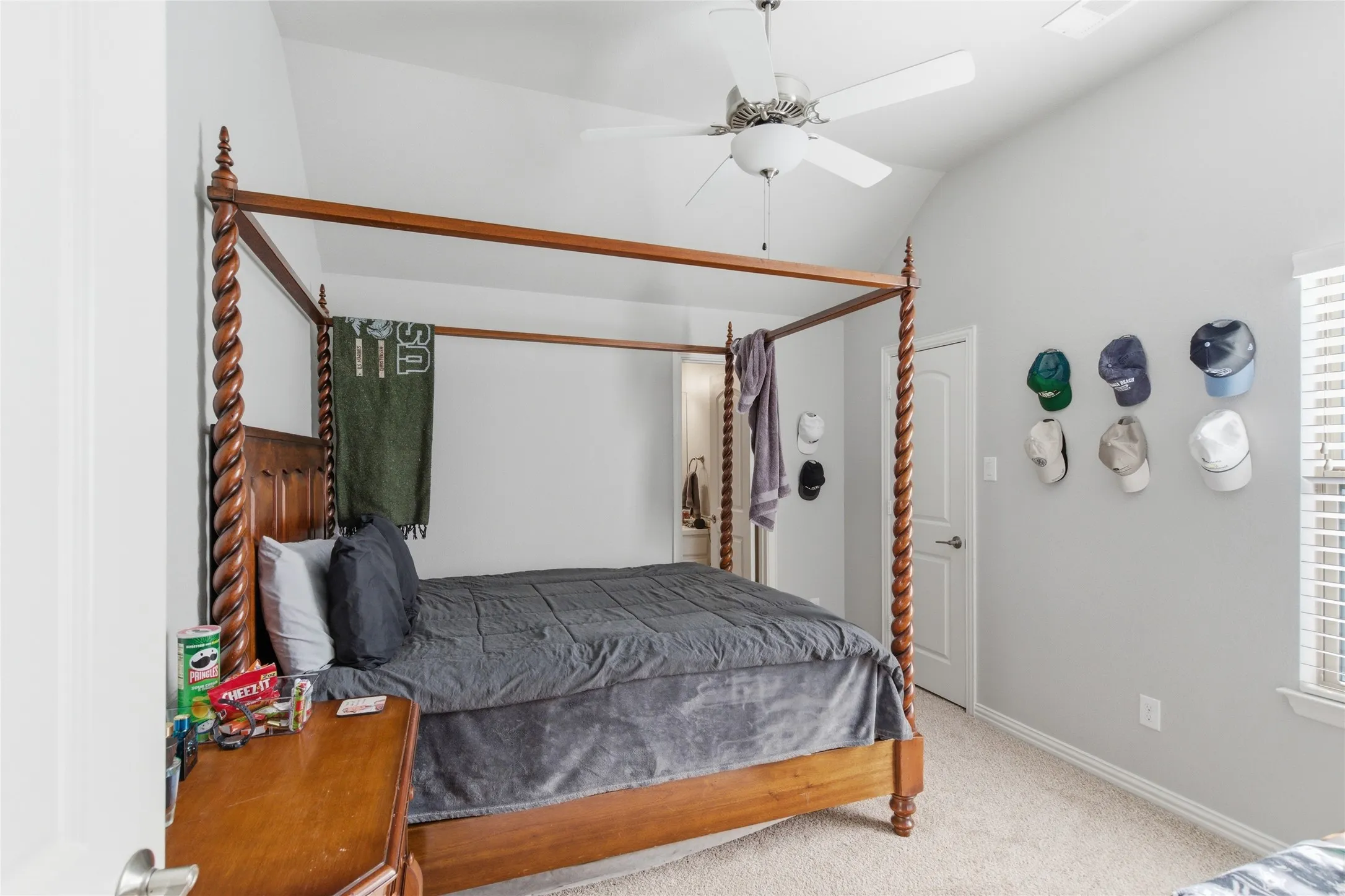 Single Family Residence For Sale in Dallas County , 645 Clearwater Drive, Irving, Texas 75039, 4 Bedroom, 6 Bathroom, 2 Garage spaces, 3,688 Sqft, built in 2015, mls#21296580, Real Estate Agent in Irving, Homes For Sale in Dallas county, Homes For Sale in Irving, Realtor in Irving Texas, Real Estate Brokerage Independent Realty Texas, Luminita Cordes Realtor