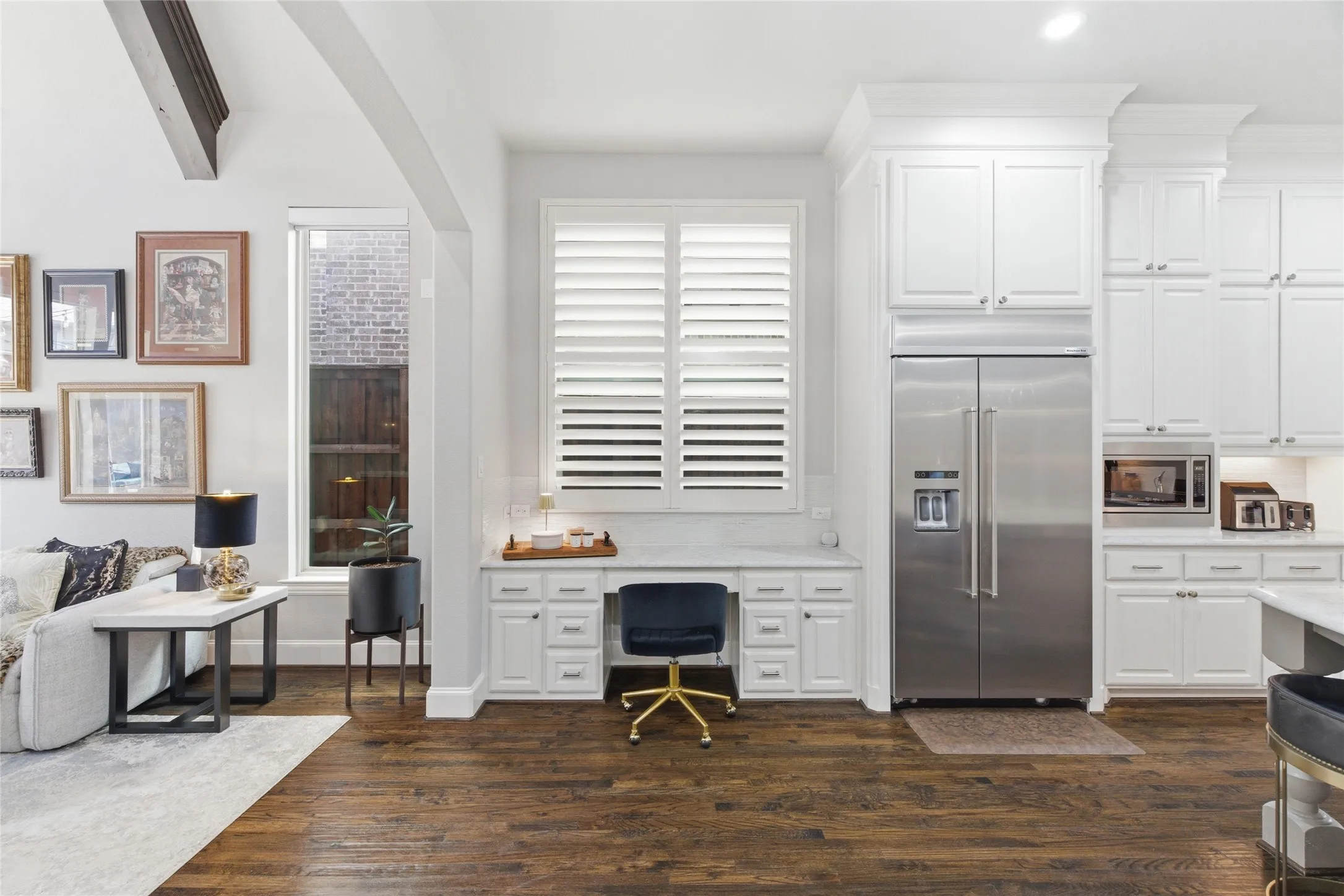 Single Family Residence For Sale in Dallas County , 645 Clearwater Drive, Irving, Texas 75039, 4 Bedroom, 6 Bathroom, 2 Garage spaces, 3,688 Sqft, built in 2015, mls#21296580, Real Estate Agent in Irving, Homes For Sale in Dallas county, Homes For Sale in Irving, Realtor in Irving Texas, Real Estate Brokerage Independent Realty Texas, Luminita Cordes Realtor