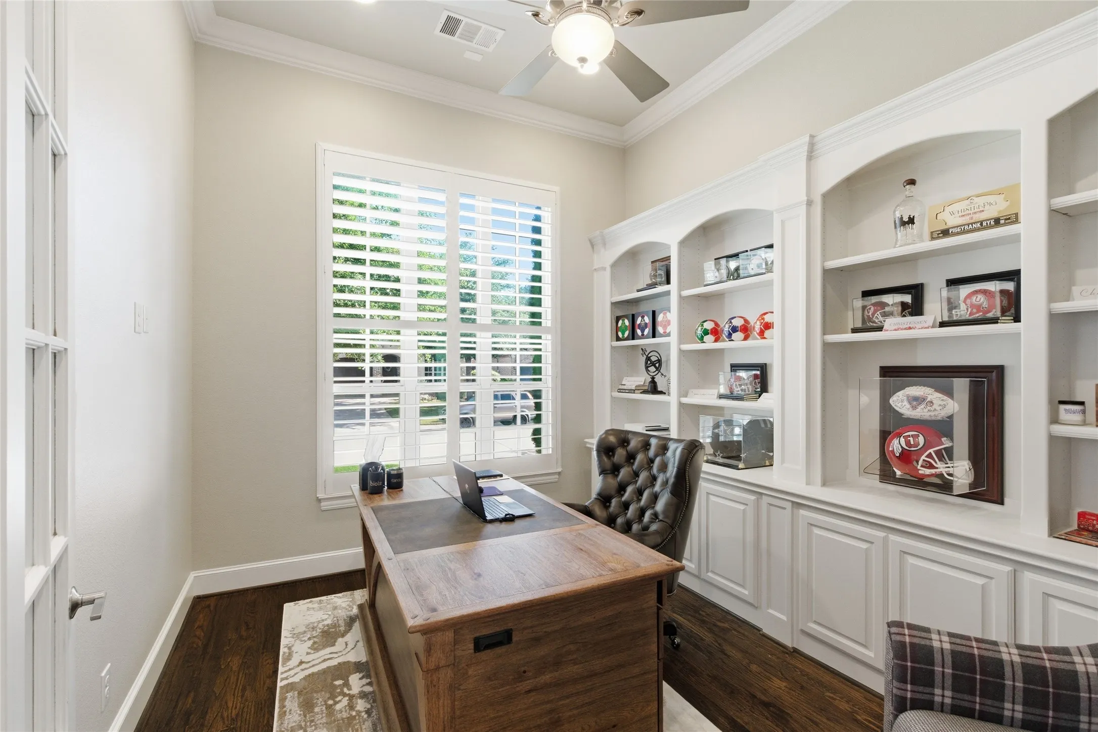 Single Family Residence For Sale in Dallas County , 645 Clearwater Drive, Irving, Texas 75039, 4 Bedroom, 6 Bathroom, 2 Garage spaces, 3,688 Sqft, built in 2015, mls#21296580, Real Estate Agent in Irving, Homes For Sale in Dallas county, Homes For Sale in Irving, Realtor in Irving Texas, Real Estate Brokerage Independent Realty Texas, Luminita Cordes Realtor