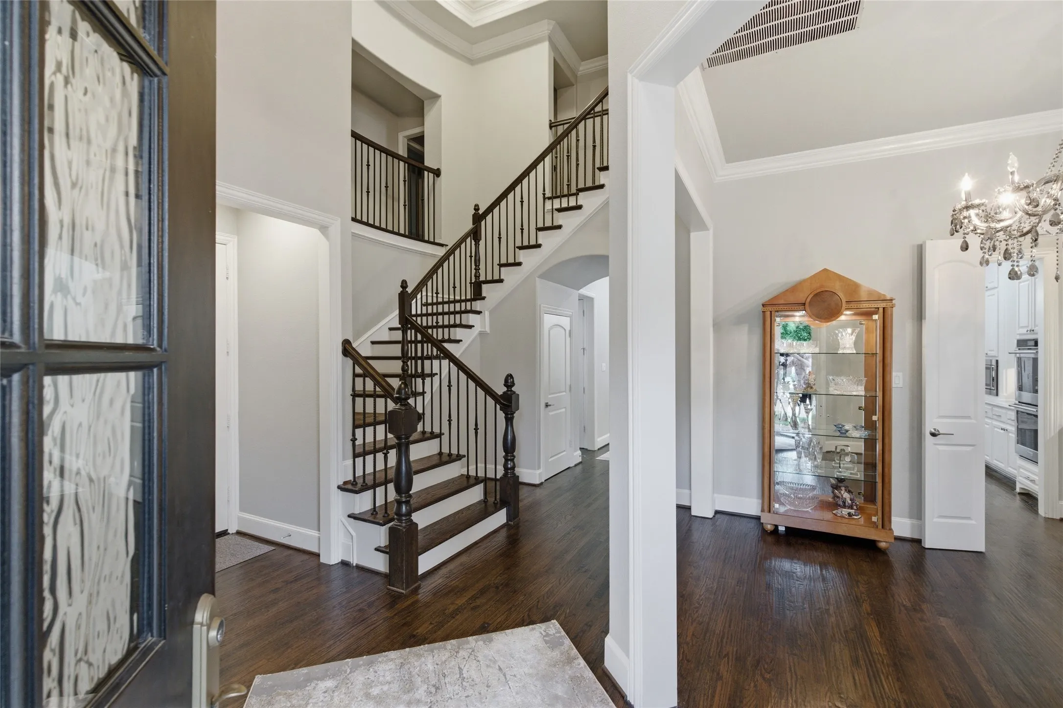 Single Family Residence For Sale in Dallas County , 645 Clearwater Drive, Irving, Texas 75039, 4 Bedroom, 6 Bathroom, 2 Garage spaces, 3,688 Sqft, built in 2015, mls#21296580, Real Estate Agent in Irving, Homes For Sale in Dallas county, Homes For Sale in Irving, Realtor in Irving Texas, Real Estate Brokerage Independent Realty Texas, Luminita Cordes Realtor