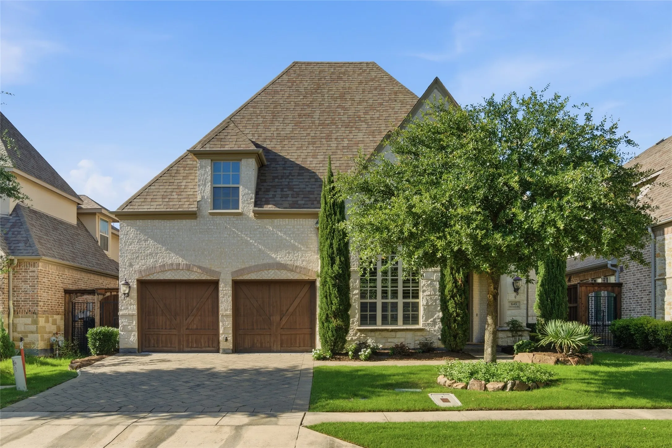 Single Family Residence For Sale in Dallas County , 645 Clearwater Drive, Irving, Texas 75039, 4 Bedroom, 6 Bathroom, 2 Garage spaces, 3,688 Sqft, built in 2015, mls#21296580, Real Estate Agent in Irving, Homes For Sale in Dallas county, Homes For Sale in Irving, Realtor in Irving Texas, Real Estate Brokerage Independent Realty Texas, Luminita Cordes Realtor