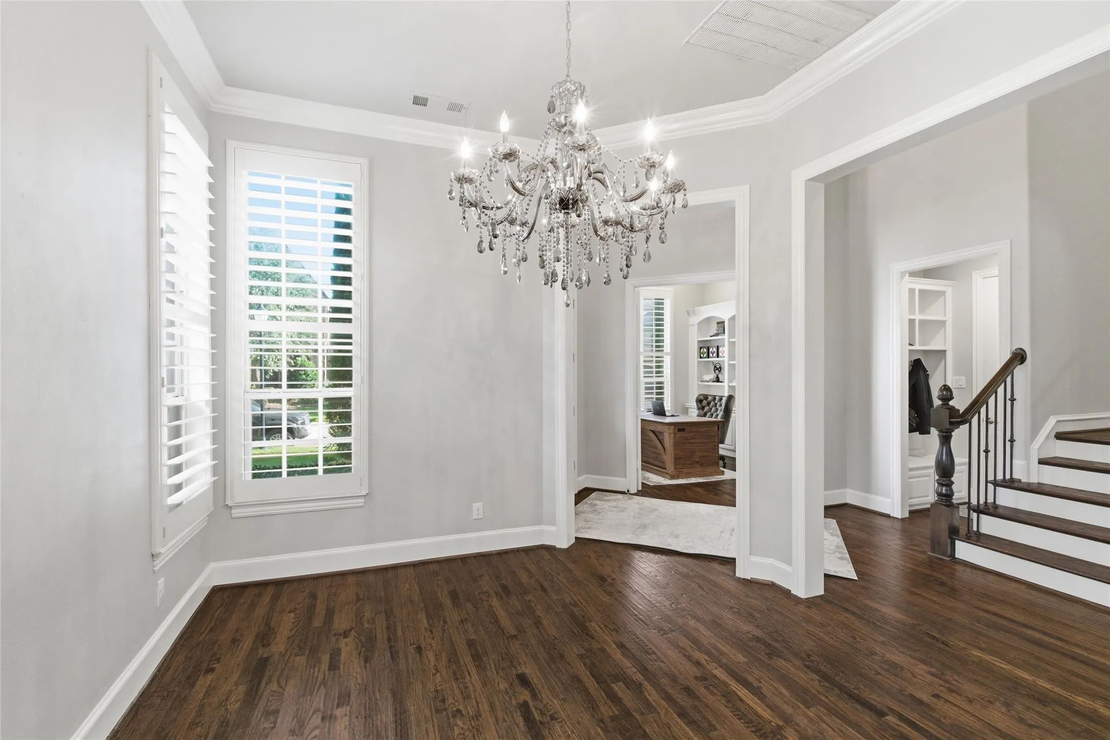 Single Family Residence For Sale in Dallas County , 645 Clearwater Drive, Irving, Texas 75039, 4 Bedroom, 6 Bathroom, 2 Garage spaces, 3,688 Sqft, built in 2015, mls#21296580, Real Estate Agent in Irving, Homes For Sale in Dallas county, Homes For Sale in Irving, Realtor in Irving Texas, Real Estate Brokerage Independent Realty Texas, Luminita Cordes Realtor