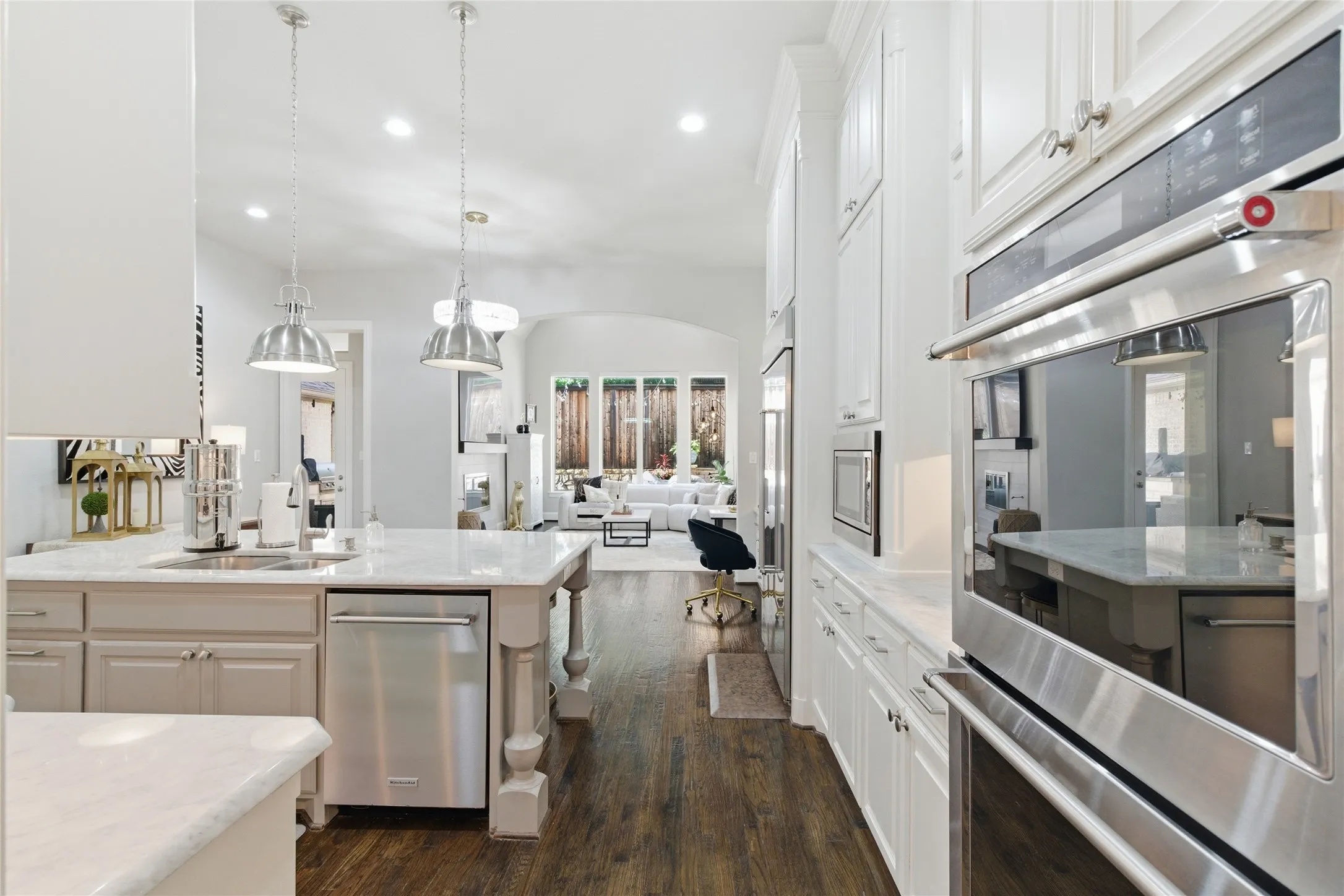 Single Family Residence For Sale in Dallas County , 645 Clearwater Drive, Irving, Texas 75039, 4 Bedroom, 6 Bathroom, 2 Garage spaces, 3,688 Sqft, built in 2015, mls#21296580, Real Estate Agent in Irving, Homes For Sale in Dallas county, Homes For Sale in Irving, Realtor in Irving Texas, Real Estate Brokerage Independent Realty Texas, Luminita Cordes Realtor