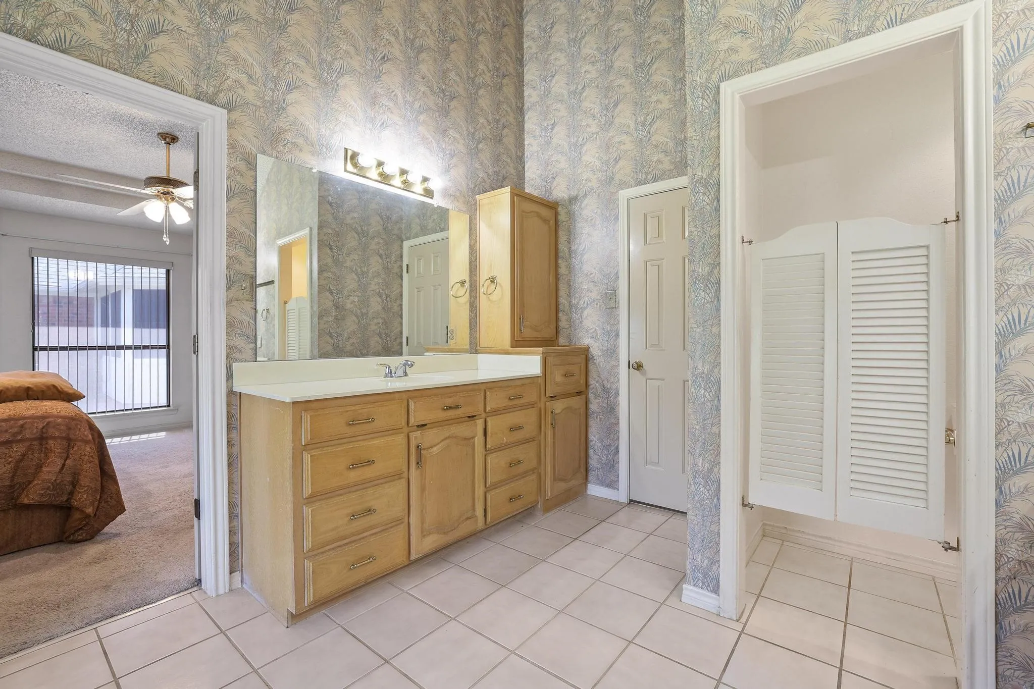 Single Family Residence For Sale in Denton County , 4201 Spurwood Drive, Carrollton, Texas 75010, 3 Bedroom, 3 Bathroom, 2 Garage spaces, 2,283 Sqft, built in 1986, mls#21296663, Real Estate Agent in Carrollton, Homes For Sale in Denton county, Homes For Sale in Carrollton, Realtor in Carrollton Texas, Real Estate Brokerage Independent Realty Texas, Luminita Cordes Realtor