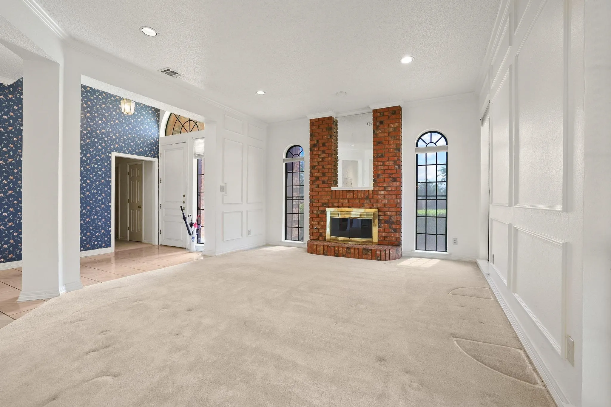 Single Family Residence For Sale in Denton County , 4201 Spurwood Drive, Carrollton, Texas 75010, 3 Bedroom, 3 Bathroom, 2 Garage spaces, 2,283 Sqft, built in 1986, mls#21296663, Real Estate Agent in Carrollton, Homes For Sale in Denton county, Homes For Sale in Carrollton, Realtor in Carrollton Texas, Real Estate Brokerage Independent Realty Texas, Luminita Cordes Realtor