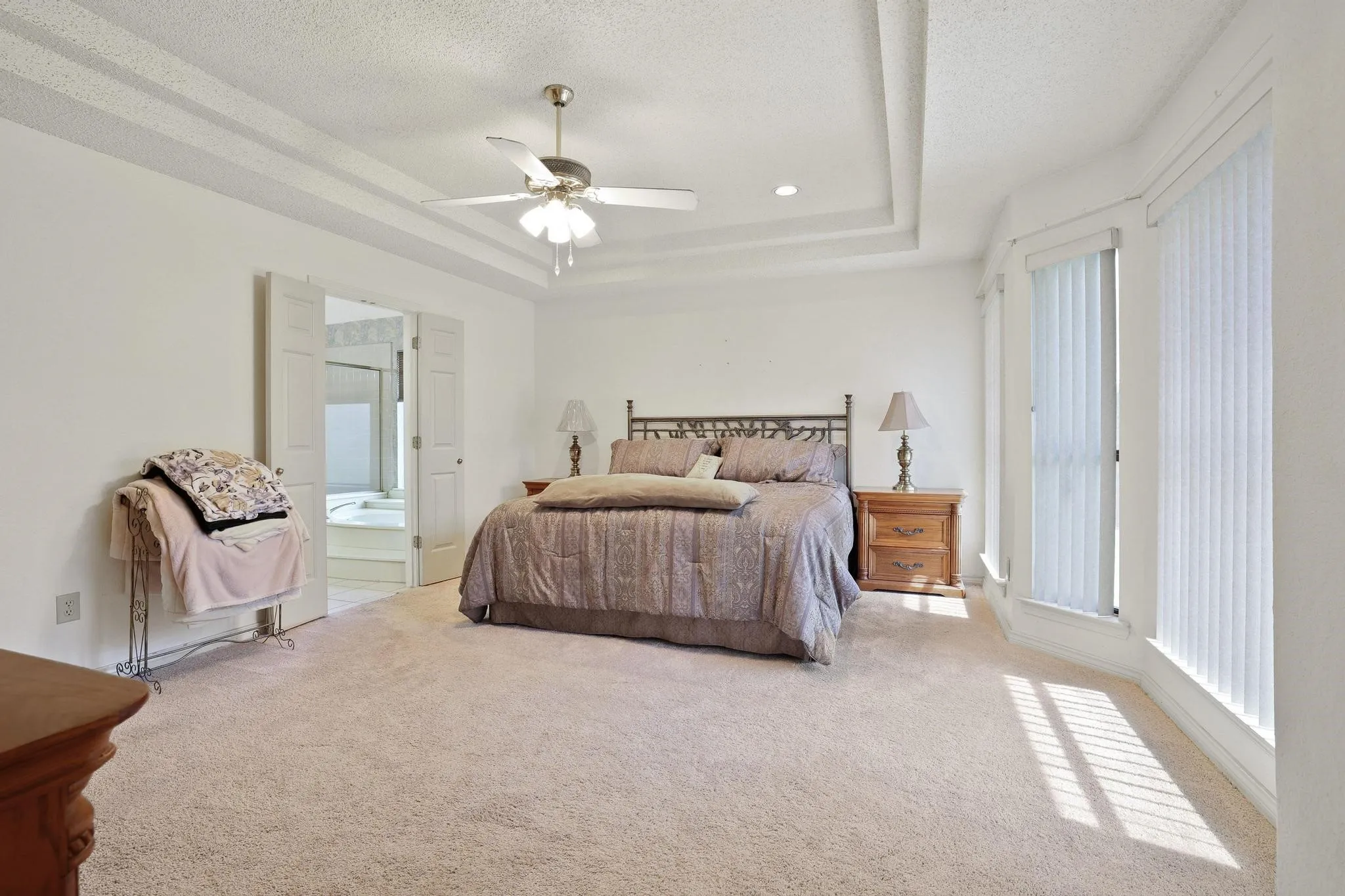 Single Family Residence For Sale in Denton County , 4201 Spurwood Drive, Carrollton, Texas 75010, 3 Bedroom, 3 Bathroom, 2 Garage spaces, 2,283 Sqft, built in 1986, mls#21296663, Real Estate Agent in Carrollton, Homes For Sale in Denton county, Homes For Sale in Carrollton, Realtor in Carrollton Texas, Real Estate Brokerage Independent Realty Texas, Luminita Cordes Realtor