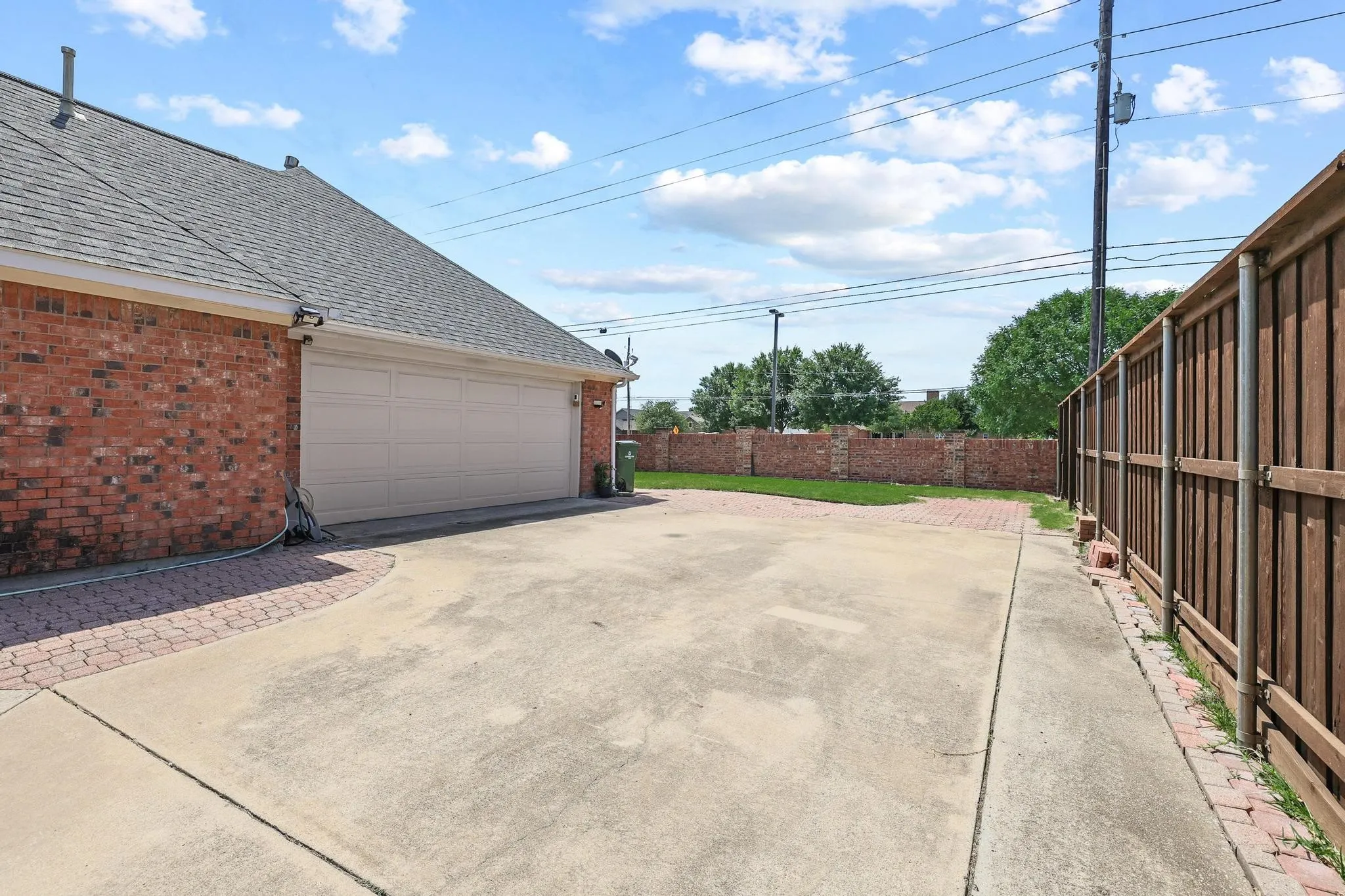 Single Family Residence For Sale in Denton County , 4201 Spurwood Drive, Carrollton, Texas 75010, 3 Bedroom, 3 Bathroom, 2 Garage spaces, 2,283 Sqft, built in 1986, mls#21296663, Real Estate Agent in Carrollton, Homes For Sale in Denton county, Homes For Sale in Carrollton, Realtor in Carrollton Texas, Real Estate Brokerage Independent Realty Texas, Luminita Cordes Realtor