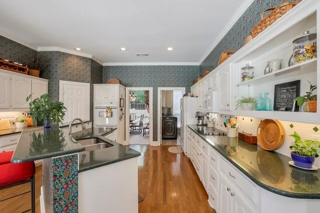 Single Family Residence For Sale in Dallas County , 917 Longmeadow Lane, De Soto, Texas 75115, 4 Bedroom, 4 Bathroom, 2 Garage spaces, 3,008 Sqft, built in 1994, mls#21296939, Real Estate Agent in De Soto, Homes For Sale in Dallas county, Homes For Sale in De Soto, Realtor in De Soto Texas, Real Estate Brokerage Independent Realty Texas, Luminita Cordes Realtor