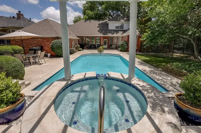 Single Family Residence For Sale in Dallas County , 917 Longmeadow Lane, De Soto, Texas 75115, 4 Bedroom, 4 Bathroom, 2 Garage spaces, 3,008 Sqft, built in 1994, mls#21296939, Real Estate Agent in De Soto, Homes For Sale in Dallas county, Homes For Sale in De Soto, Realtor in De Soto Texas, Real Estate Brokerage Independent Realty Texas, Luminita Cordes Realtor
