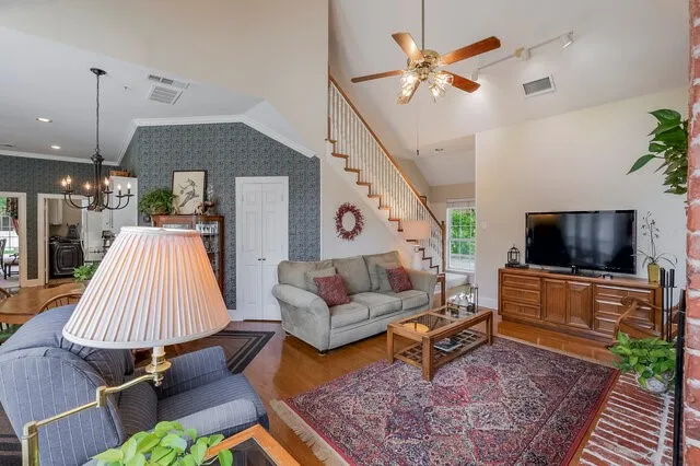 Single Family Residence For Sale in Dallas County , 917 Longmeadow Lane, De Soto, Texas 75115, 4 Bedroom, 4 Bathroom, 2 Garage spaces, 3,008 Sqft, built in 1994, mls#21296939, Real Estate Agent in De Soto, Homes For Sale in Dallas county, Homes For Sale in De Soto, Realtor in De Soto Texas, Real Estate Brokerage Independent Realty Texas, Luminita Cordes Realtor