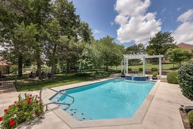 Single Family Residence For Sale in Dallas County , 917 Longmeadow Lane, De Soto, Texas 75115, 4 Bedroom, 4 Bathroom, 2 Garage spaces, 3,008 Sqft, built in 1994, mls#21296939, Real Estate Agent in De Soto, Homes For Sale in Dallas county, Homes For Sale in De Soto, Realtor in De Soto Texas, Real Estate Brokerage Independent Realty Texas, Luminita Cordes Realtor
