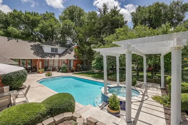 Single Family Residence For Sale in Dallas County , 917 Longmeadow Lane, De Soto, Texas 75115, 4 Bedroom, 4 Bathroom, 2 Garage spaces, 3,008 Sqft, built in 1994, mls#21296939, Real Estate Agent in De Soto, Homes For Sale in Dallas county, Homes For Sale in De Soto, Realtor in De Soto Texas, Real Estate Brokerage Independent Realty Texas, Luminita Cordes Realtor