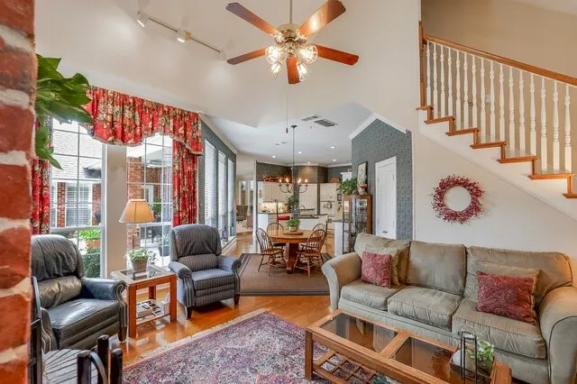 Single Family Residence For Sale in Dallas County , 917 Longmeadow Lane, De Soto, Texas 75115, 4 Bedroom, 4 Bathroom, 2 Garage spaces, 3,008 Sqft, built in 1994, mls#21296939, Real Estate Agent in De Soto, Homes For Sale in Dallas county, Homes For Sale in De Soto, Realtor in De Soto Texas, Real Estate Brokerage Independent Realty Texas, Luminita Cordes Realtor