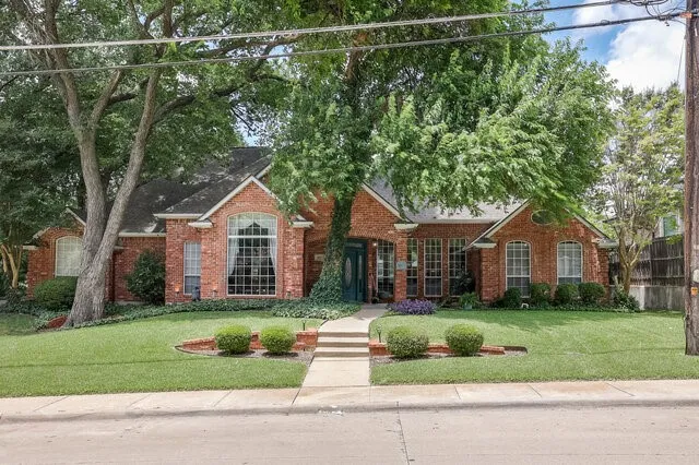 Single Family Residence For Sale in Dallas County , 917 Longmeadow Lane, De Soto, Texas 75115, 4 Bedroom, 4 Bathroom, 2 Garage spaces, 3,008 Sqft, built in 1994, mls#21296939, Real Estate Agent in De Soto, Homes For Sale in Dallas county, Homes For Sale in De Soto, Realtor in De Soto Texas, Real Estate Brokerage Independent Realty Texas, Luminita Cordes Realtor