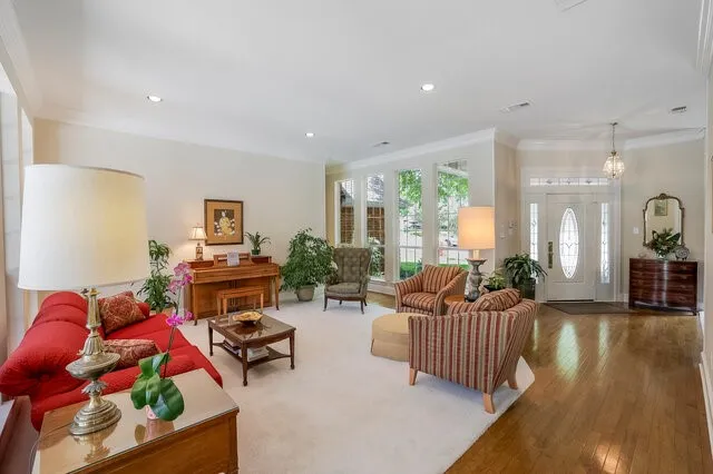 Single Family Residence For Sale in Dallas County , 917 Longmeadow Lane, De Soto, Texas 75115, 4 Bedroom, 4 Bathroom, 2 Garage spaces, 3,008 Sqft, built in 1994, mls#21296939, Real Estate Agent in De Soto, Homes For Sale in Dallas county, Homes For Sale in De Soto, Realtor in De Soto Texas, Real Estate Brokerage Independent Realty Texas, Luminita Cordes Realtor