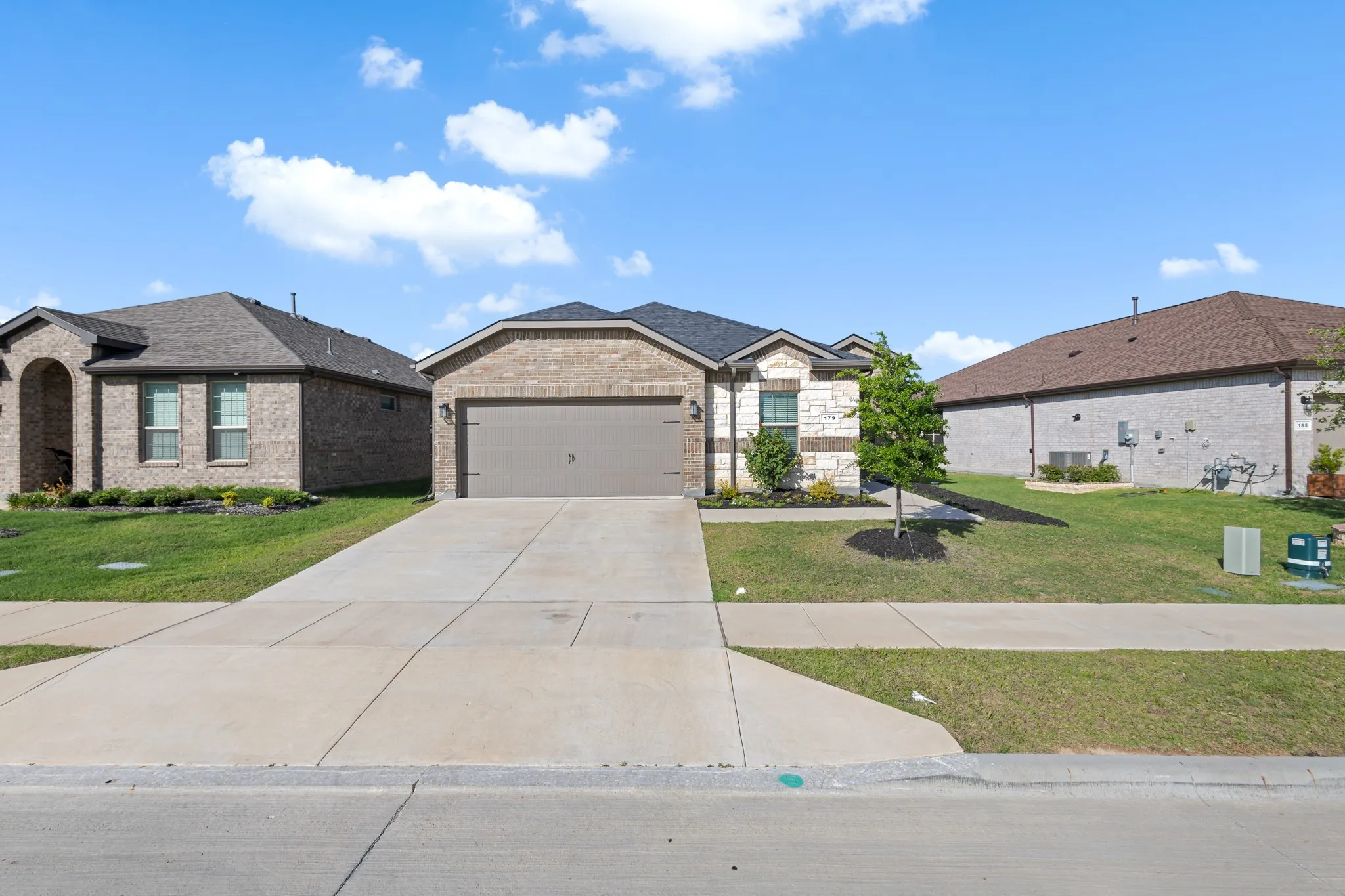 Single Family Residence For Sale in Wise County , 179 Dogwood Avenue, Rhome, Texas 76078, 5 Bedroom, 3 Bathroom, 2 Garage spaces, 2,141 Sqft, built in 2023, mls#21298216, Real Estate Agent in Rhome, Homes For Sale in Wise county, Homes For Sale in Rhome, Realtor in Rhome Texas, Real Estate Brokerage Independent Realty Texas, Luminita Cordes Realtor