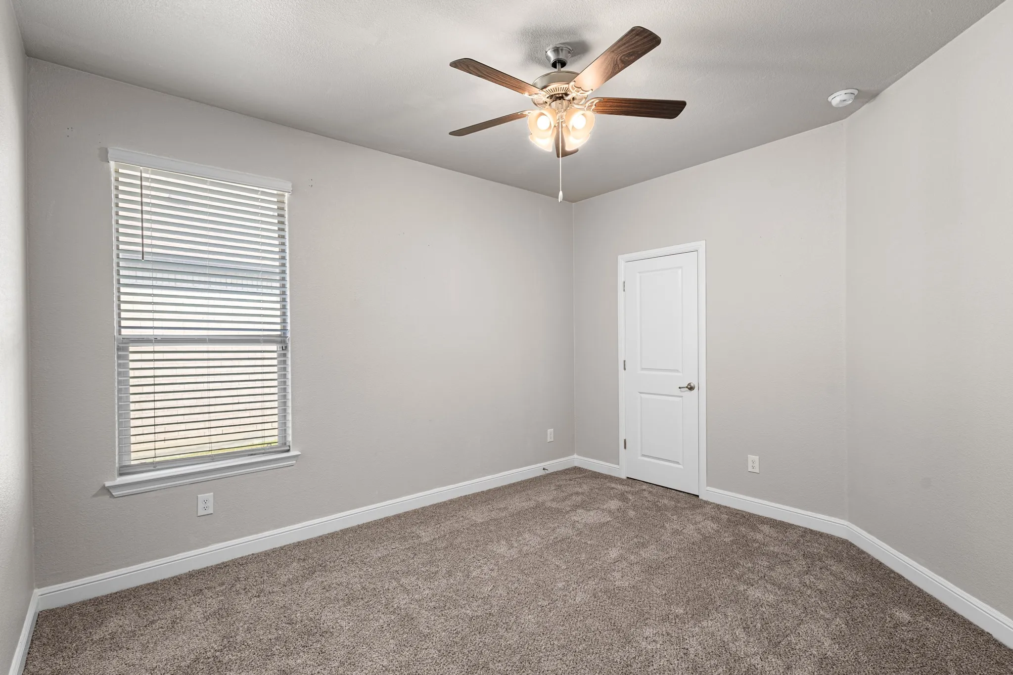 Single Family Residence For Sale in Wise County , 179 Dogwood Avenue, Rhome, Texas 76078, 5 Bedroom, 3 Bathroom, 2 Garage spaces, 2,141 Sqft, built in 2023, mls#21298216, Real Estate Agent in Rhome, Homes For Sale in Wise county, Homes For Sale in Rhome, Realtor in Rhome Texas, Real Estate Brokerage Independent Realty Texas, Luminita Cordes Realtor