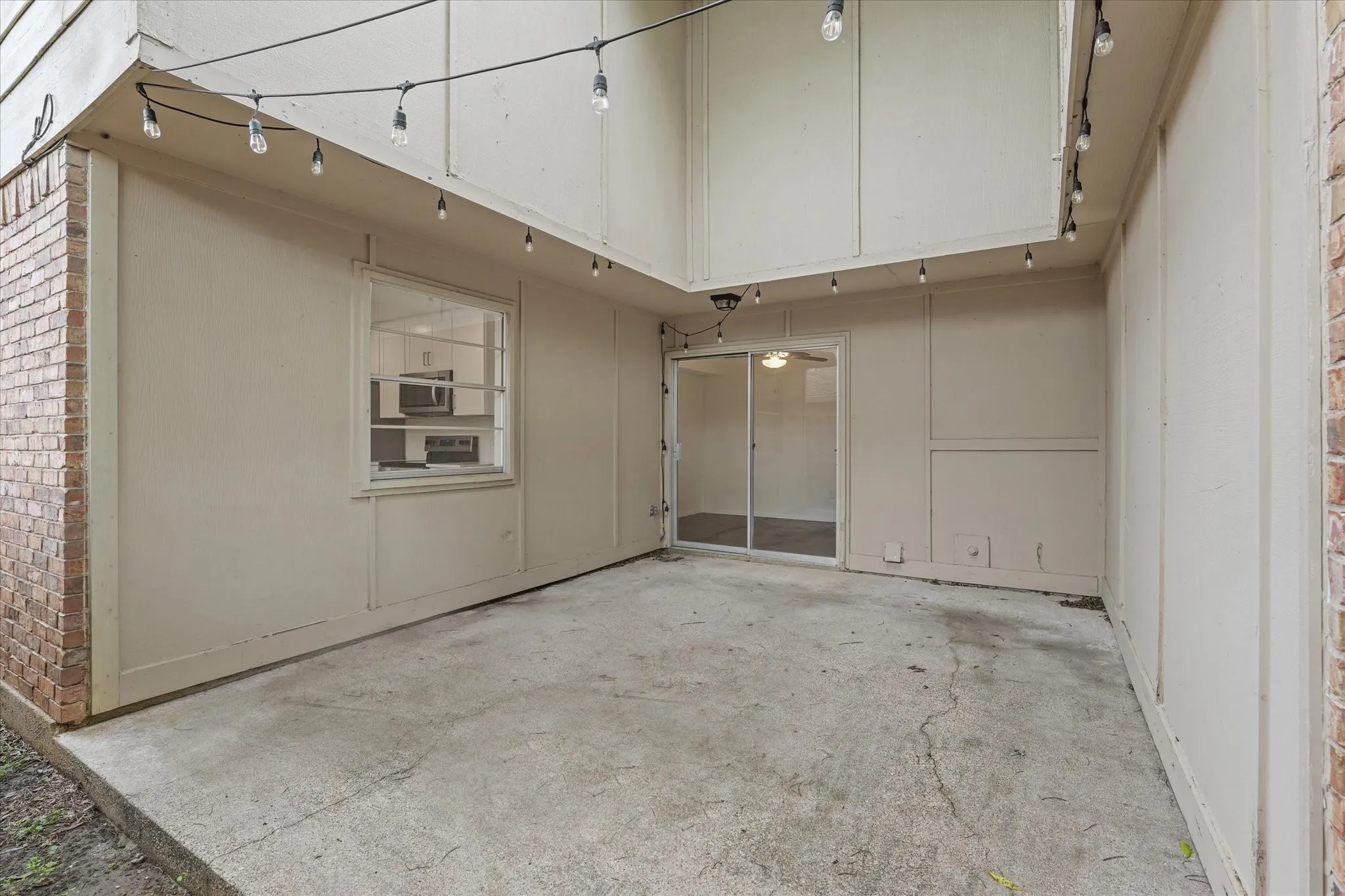 Duplex For Rent in Tarrant County , 4007 Ridgebrook Drive, Arlington, Texas 76015, 3 Bedroom, 3 Bathroom, 2 Garage spaces, 1,875 Sqft, built in 1979, mls#21297966, Real Estate Agent in Arlington, Homes For Rent in Tarrant county, Homes For Rent in Arlington, Realtor in Arlington Texas, Real Estate Brokerage Independent Realty Texas, Luminita Cordes Realtor