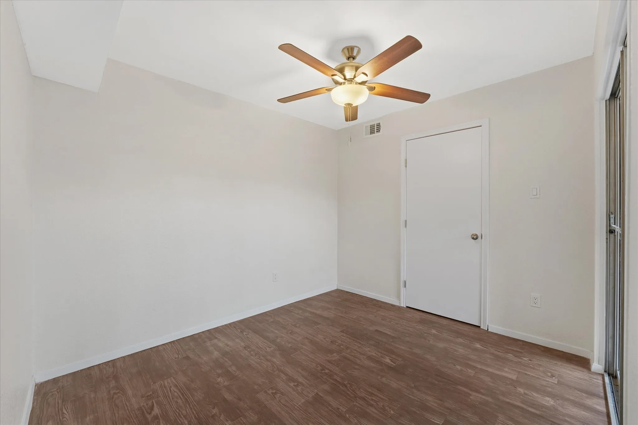 Duplex For Rent in Tarrant County , 4007 Ridgebrook Drive, Arlington, Texas 76015, 3 Bedroom, 3 Bathroom, 2 Garage spaces, 1,875 Sqft, built in 1979, mls#21297966, Real Estate Agent in Arlington, Homes For Rent in Tarrant county, Homes For Rent in Arlington, Realtor in Arlington Texas, Real Estate Brokerage Independent Realty Texas, Luminita Cordes Realtor