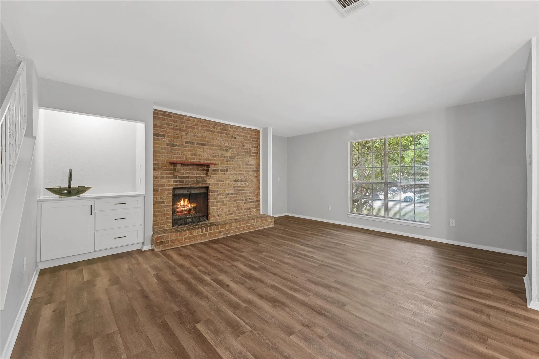 Duplex For Rent in Tarrant County , 4005 Ridgebrook Drive, Arlington, Texas 76015, 3 Bedroom, 3 Bathroom, 2 Garage spaces, 1,875 Sqft, built in 1979, mls#21297734, Real Estate Agent in Arlington, Homes For Rent in Tarrant county, Homes For Rent in Arlington, Realtor in Arlington Texas, Real Estate Brokerage Independent Realty Texas, Luminita Cordes Realtor