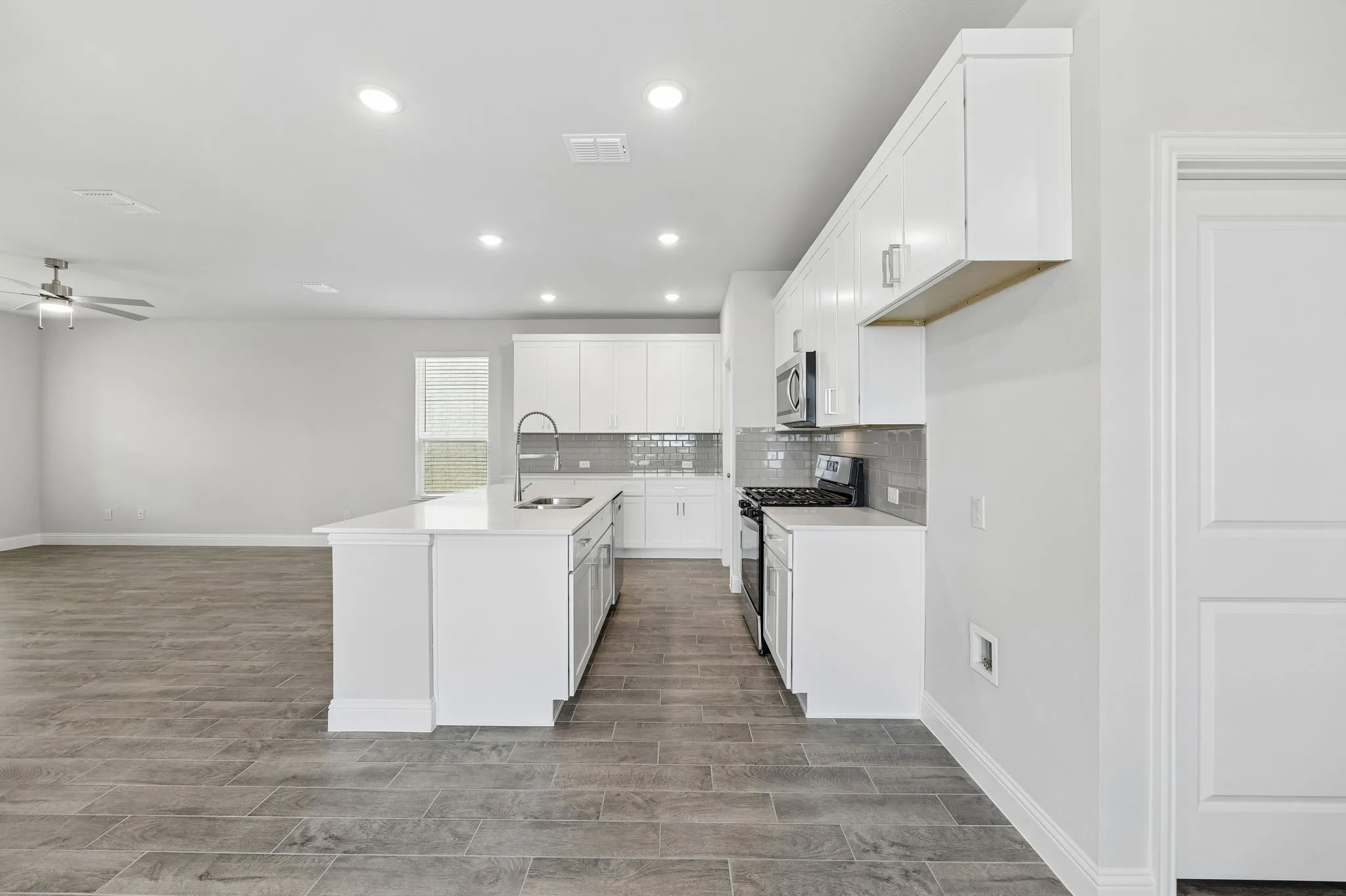 Single Family Residence For Sale in Kaufman County , 1522 Newcastle Lane, Forney, Texas 75126, 4 Bedroom, 3 Bathroom, 2 Garage spaces, 2,457 Sqft, built in 2025, mls#21299285, Real Estate Agent in Forney, Homes For Sale in Kaufman county, Homes For Sale in Forney, Realtor in Forney Texas, Real Estate Brokerage Independent Realty Texas, Luminita Cordes Realtor
