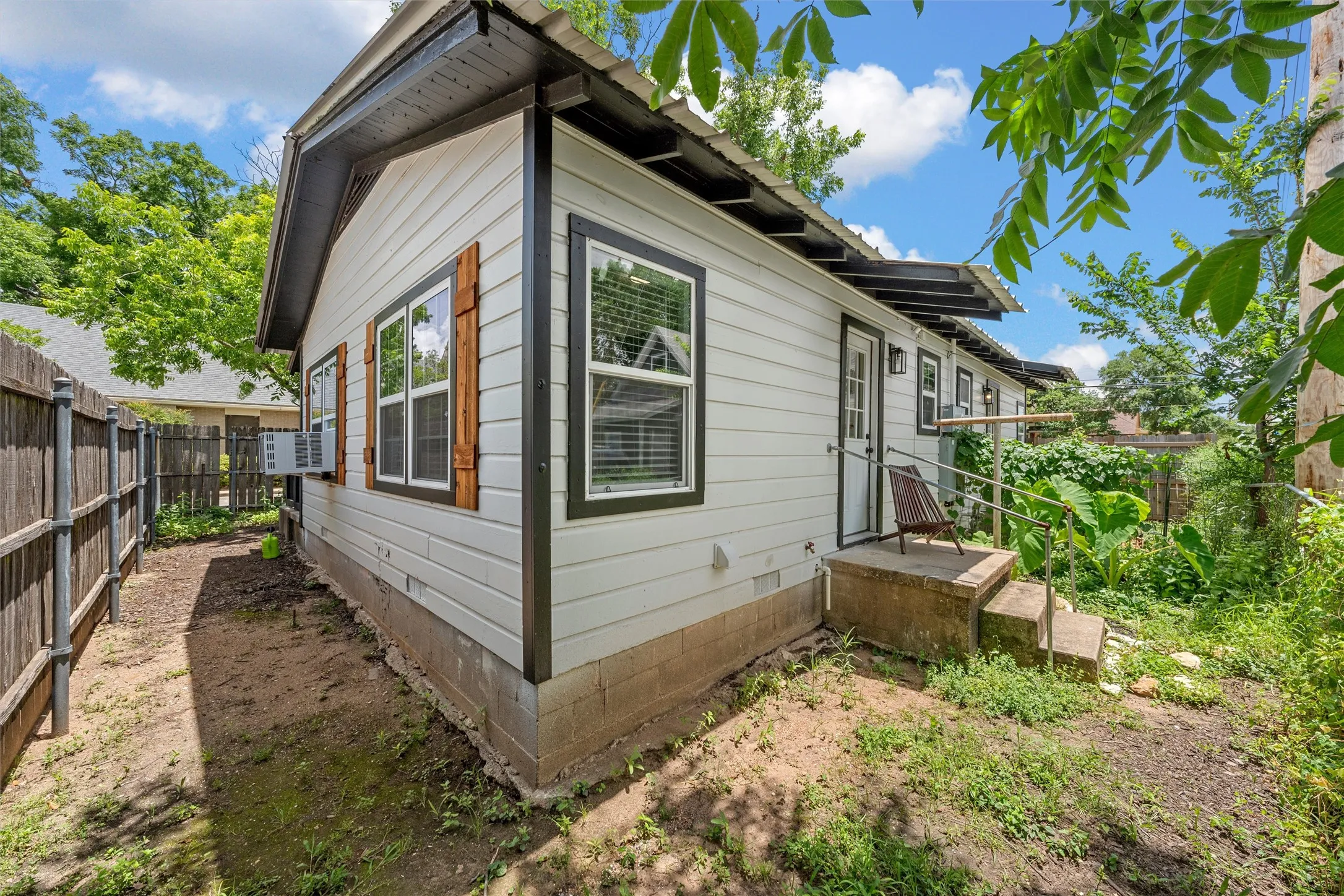 Duplex For Sale in Coryell County , 1103 E Leon Street, Gatesville, Texas 76528, 2 Bedroom, 2 Bathroom, Garage spaces, 0 Sqft, built in 1984, mls#21299212, Real Estate Agent in Gatesville, Homes For Sale in Coryell county, Homes For Sale in Gatesville, Realtor in Gatesville Texas, Real Estate Brokerage Independent Realty Texas, Luminita Cordes Realtor