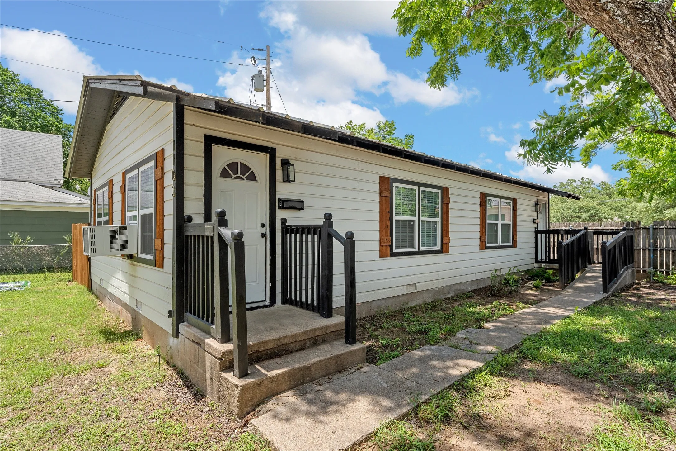 Duplex For Sale in Coryell County , 1103 E Leon Street, Gatesville, Texas 76528, 2 Bedroom, 2 Bathroom, Garage spaces, 0 Sqft, built in 1984, mls#21299212, Real Estate Agent in Gatesville, Homes For Sale in Coryell county, Homes For Sale in Gatesville, Realtor in Gatesville Texas, Real Estate Brokerage Independent Realty Texas, Luminita Cordes Realtor