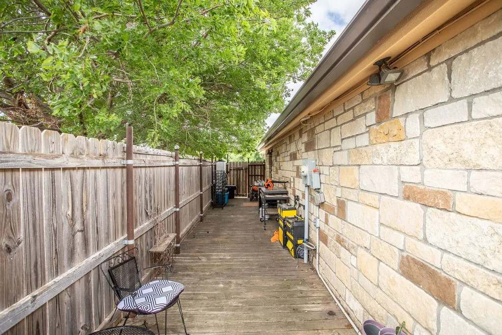 Single Family Residence For Sale in Shackelford County , 307 County Road 148, Albany, Texas 76430, 3 Bedroom, 2 Bathroom, Garage spaces, 2,009 Sqft, built in 2016, mls#21294606, Real Estate Agent in Albany, Homes For Sale in Shackelford county, Homes For Sale in Albany, Realtor in Albany Texas, Real Estate Brokerage Independent Realty Texas, Luminita Cordes Realtor